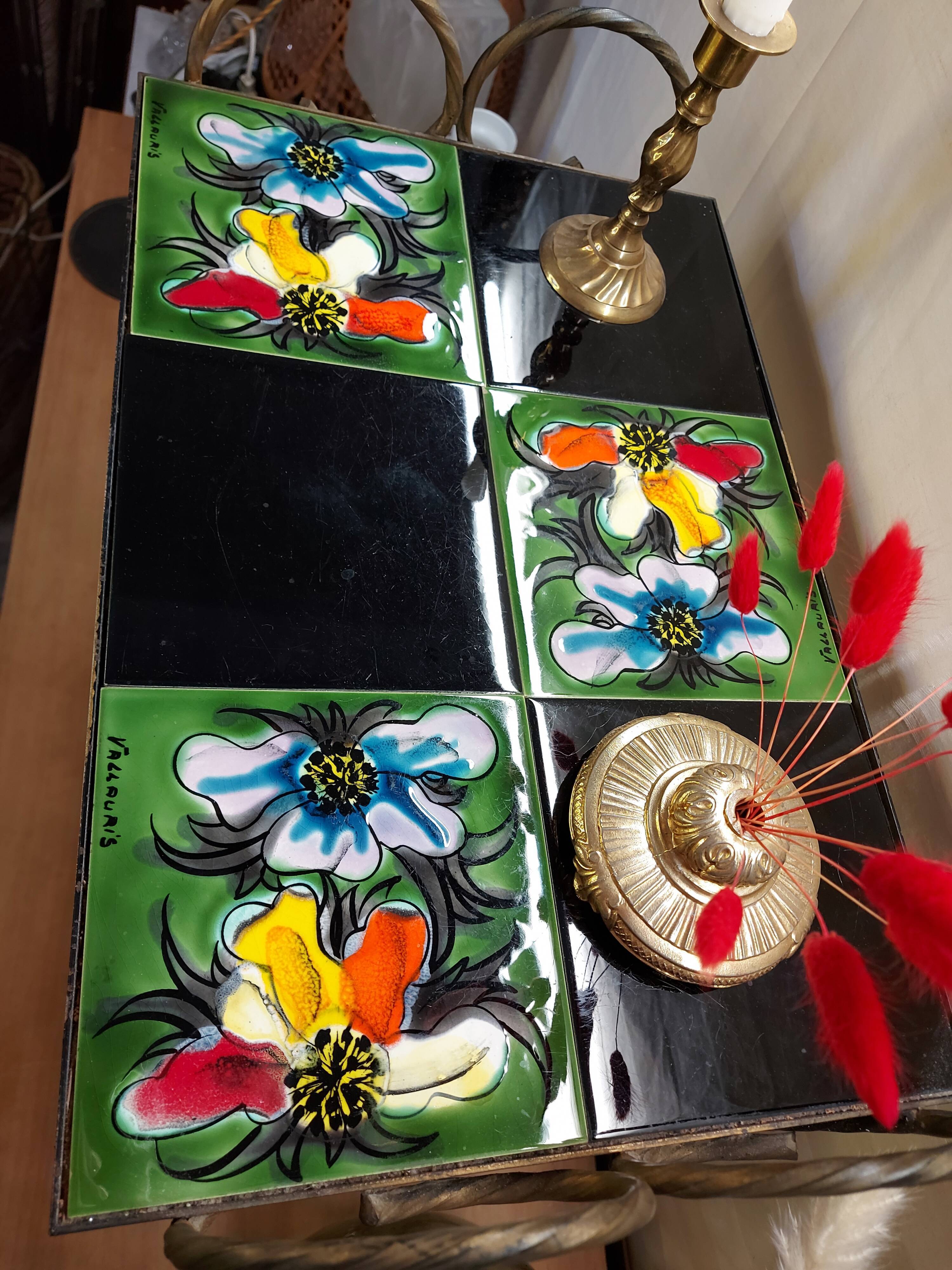 Vallauris side table with magazine rack