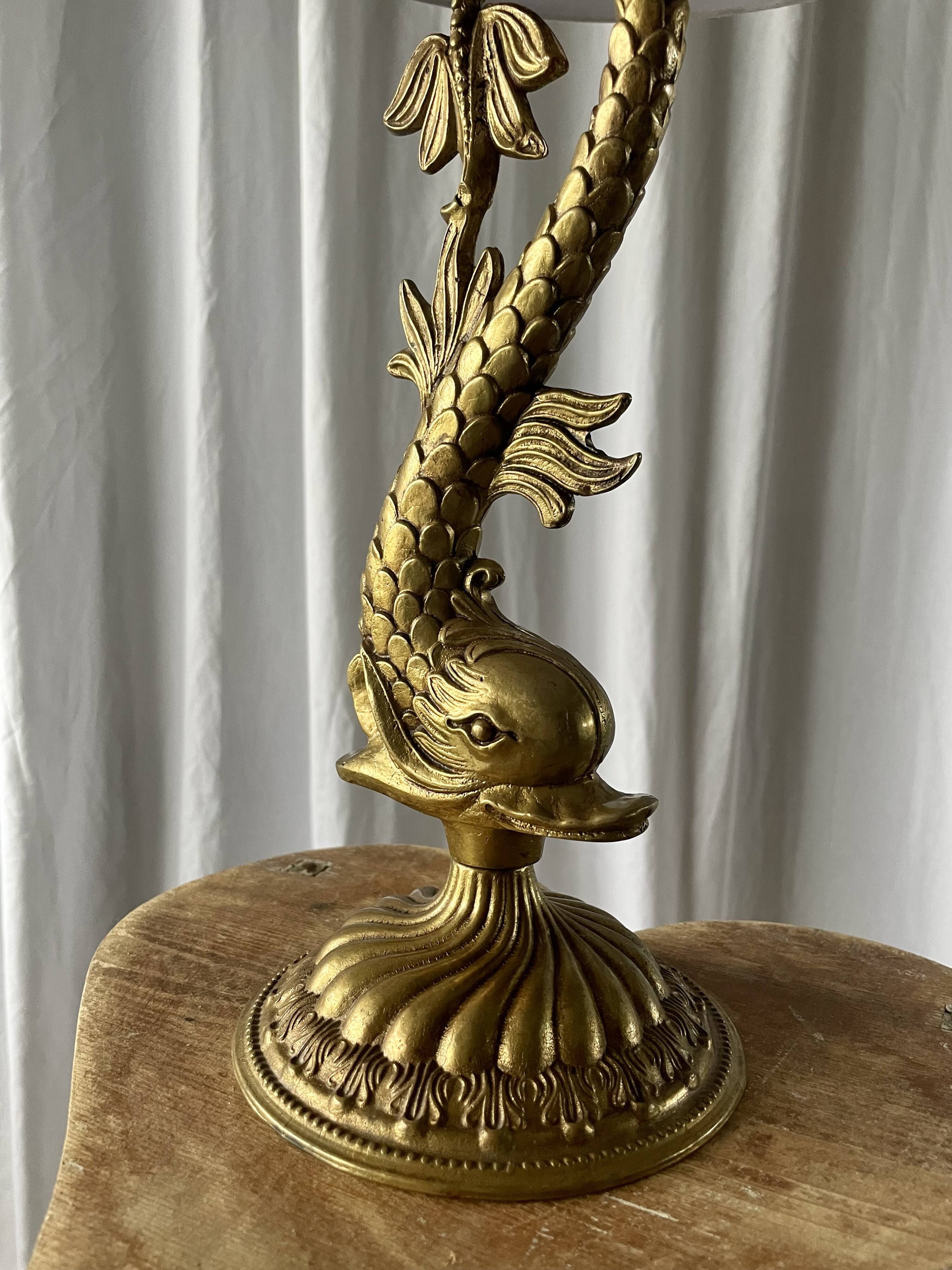 Lampe dauphin en bronze doré style Louis XV