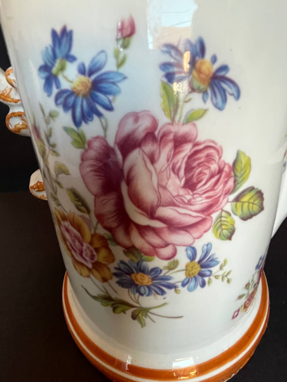 Verseuse en céramique de Capodimonte