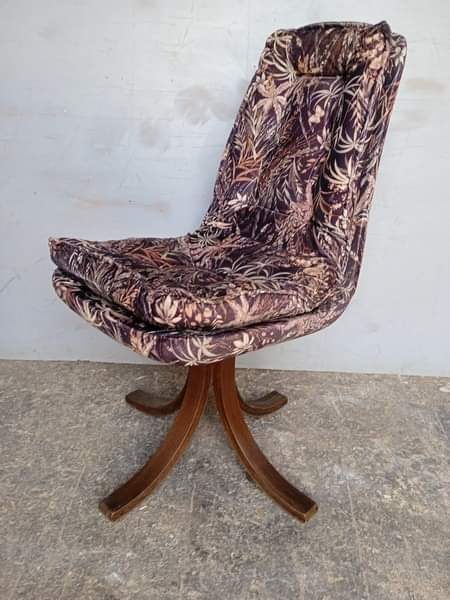 Série de 6 chaises ergonomiques et tournantes scandinave vers 1975