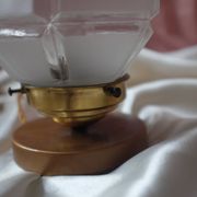 Lampe à poser et son globe vintage