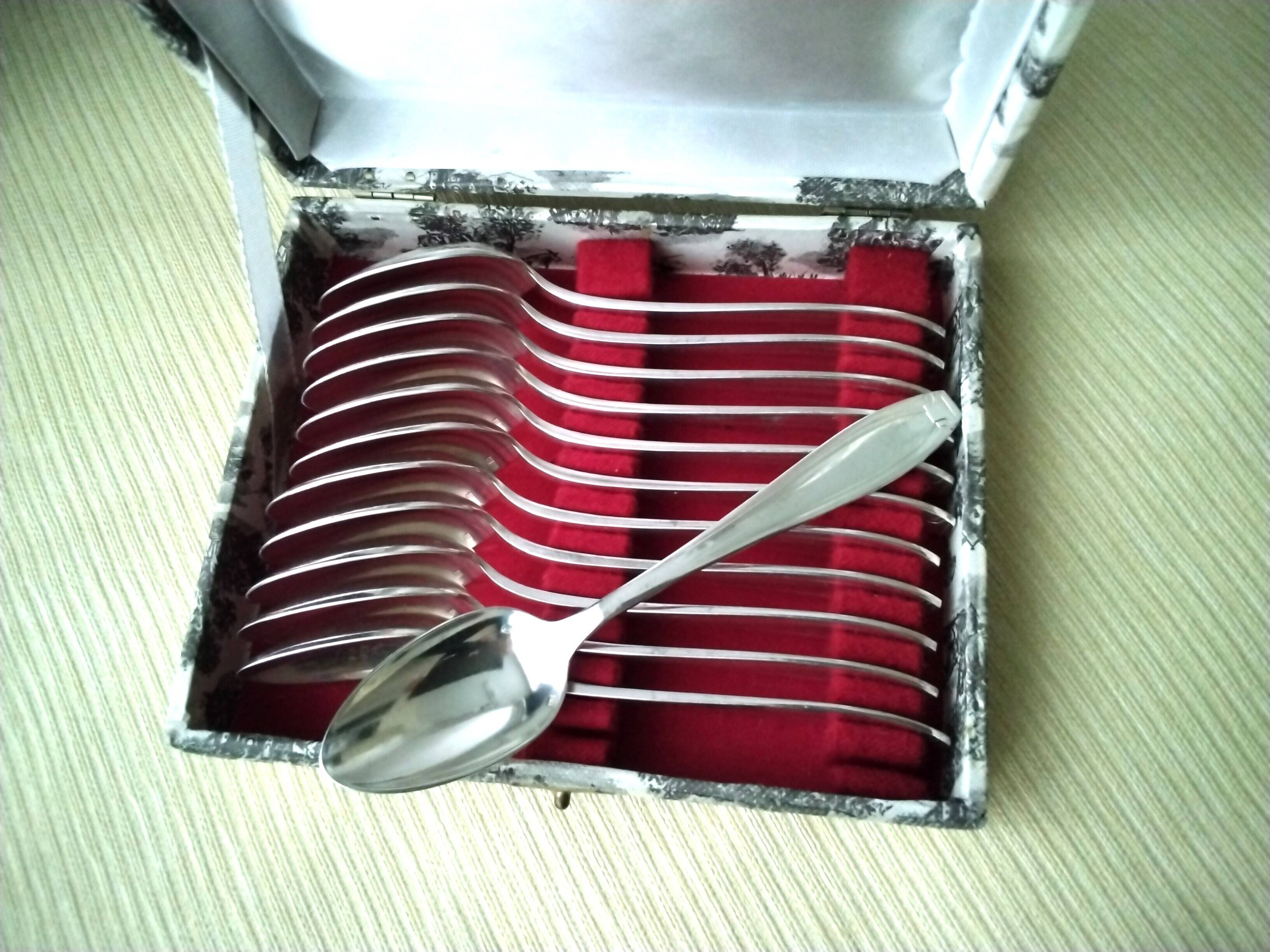 Set of 12 silver-plated metal teaspoons 18G