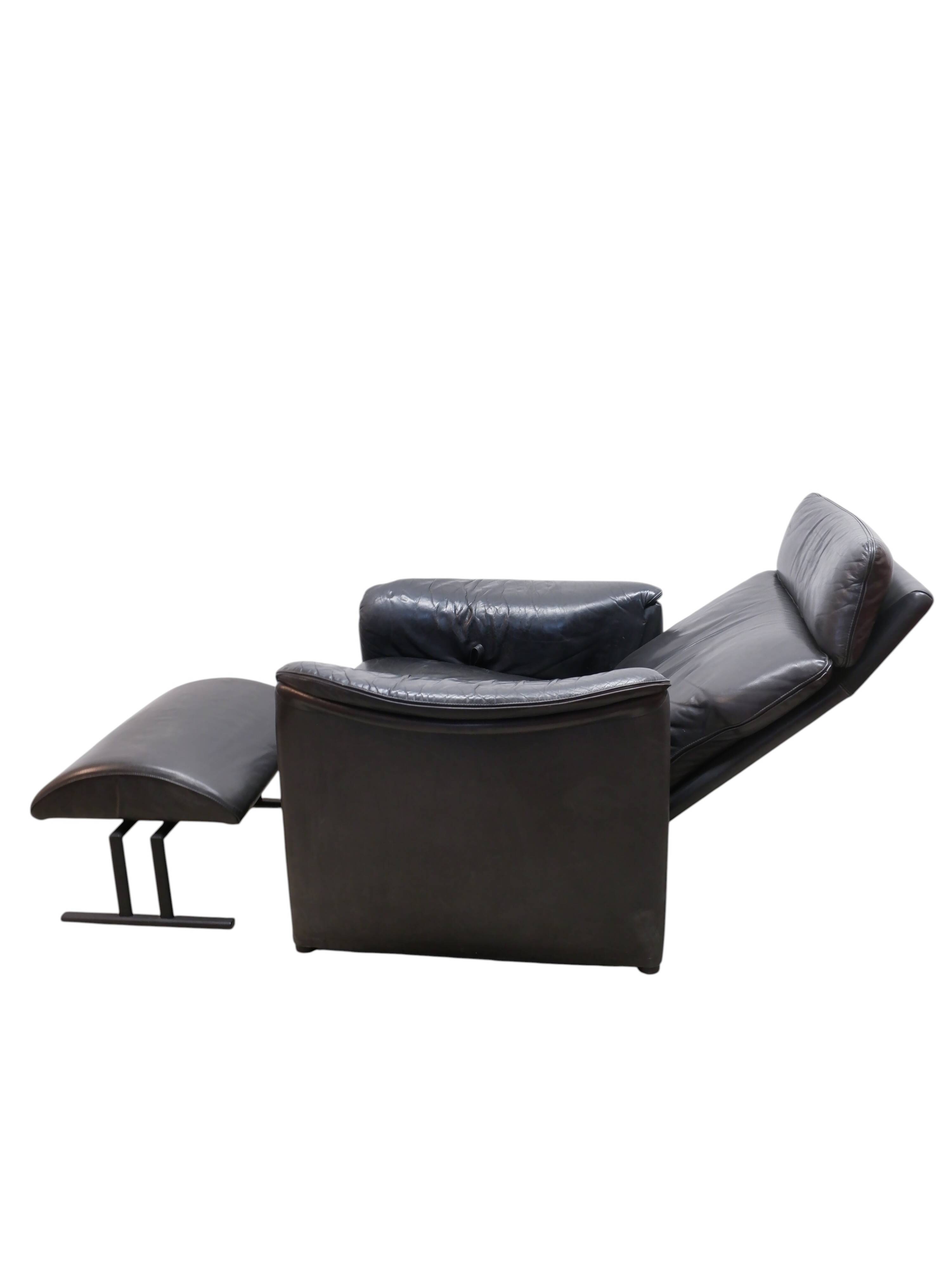 Fauteuil en cuir COR avec repose-pieds