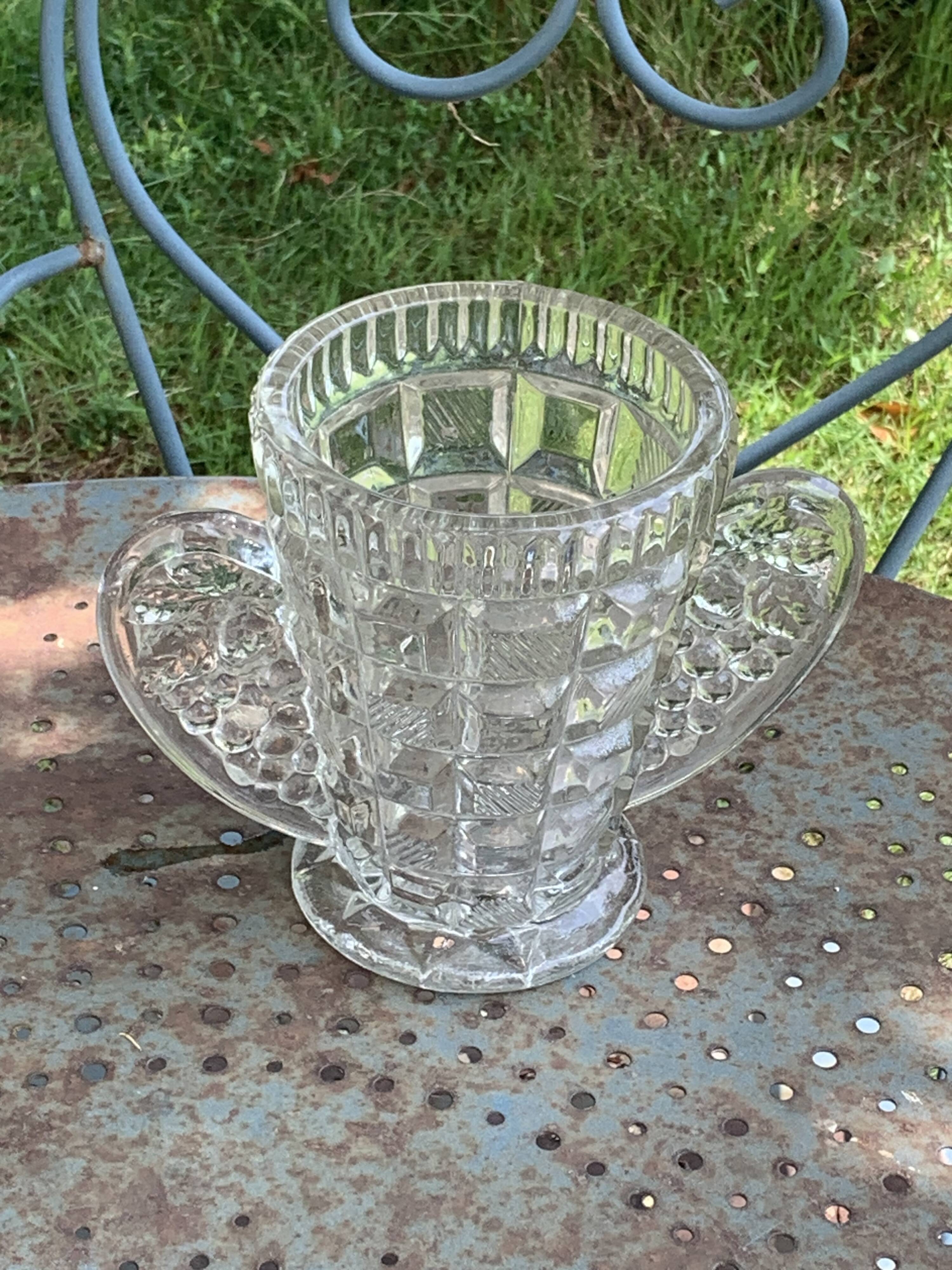 Angel wings vase, in transparent glass with art deco relief pattern