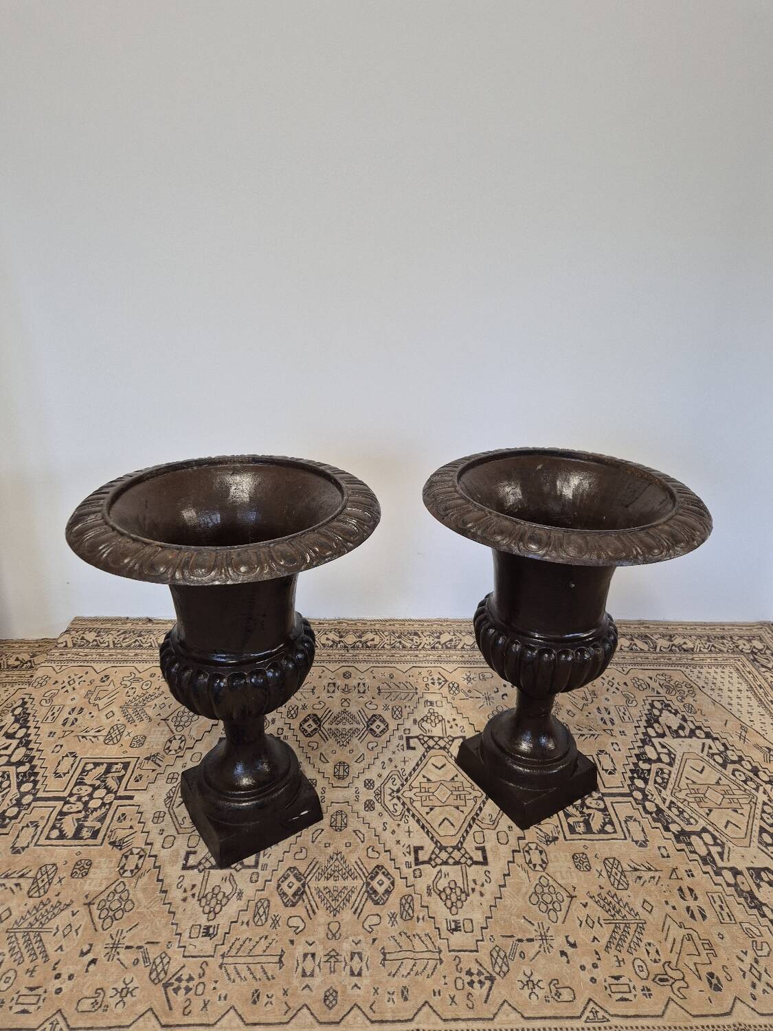 Pair of Medici cast iron vases from a bourgeois house - H73cm