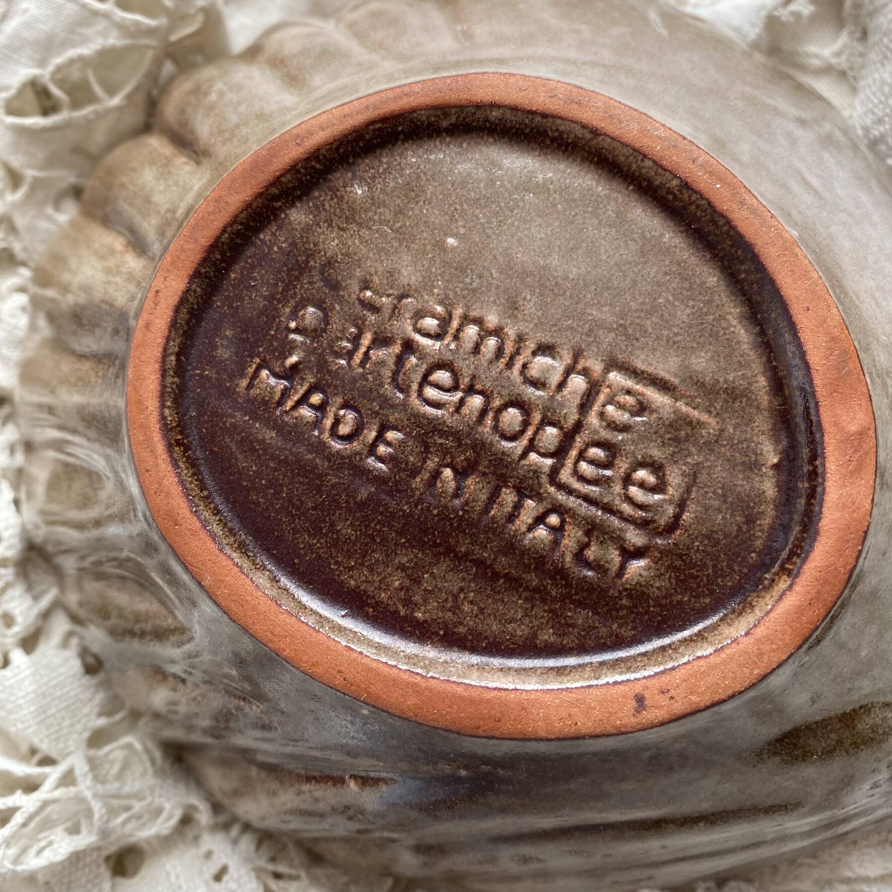 shell-shaped pocket tray in Italian ceramic Partenopee