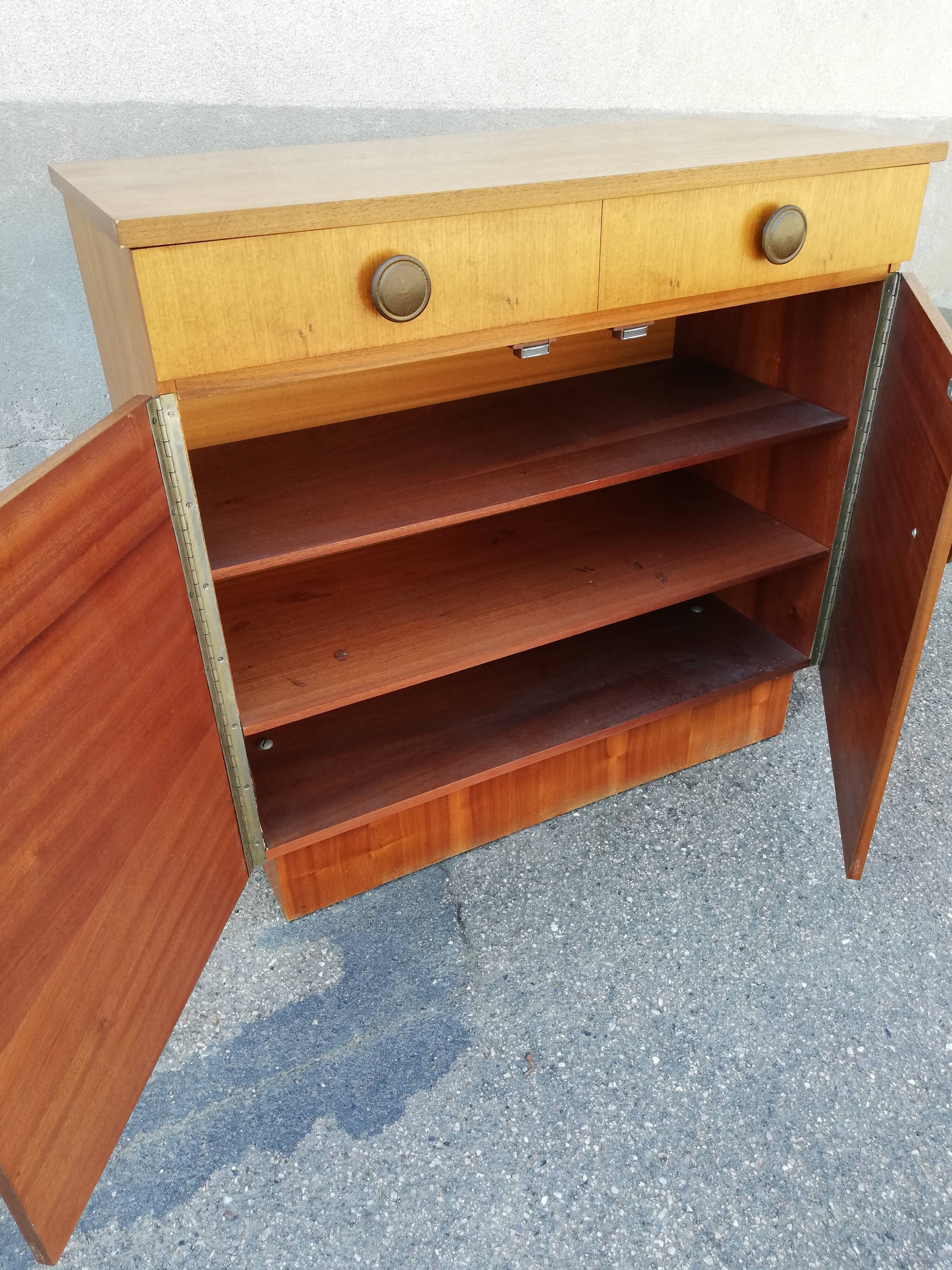 Vintage 2-door buffet 2 drawers
