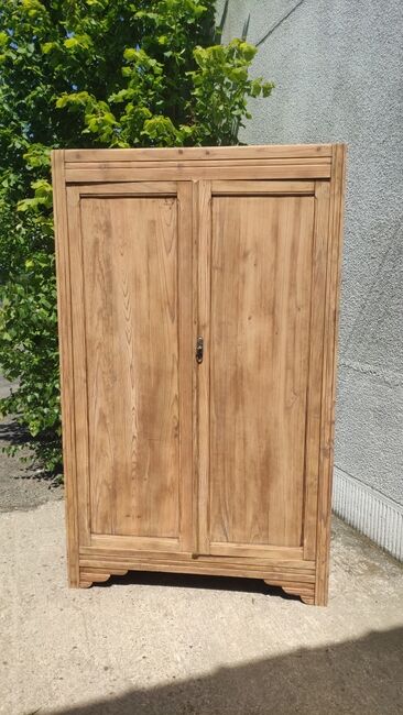Parisian wardrobe in natural wood