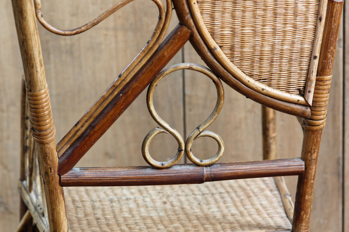 Fauteuil en rotin asymétrique