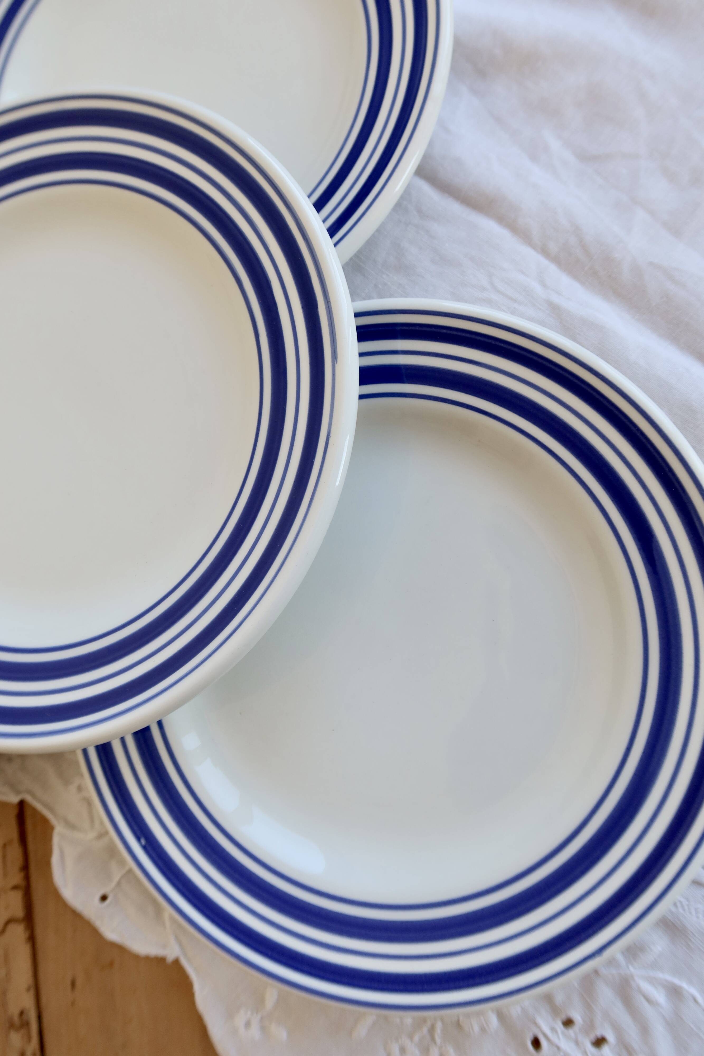 4 dessert plates in white porcelain with blue borders – Bistro style