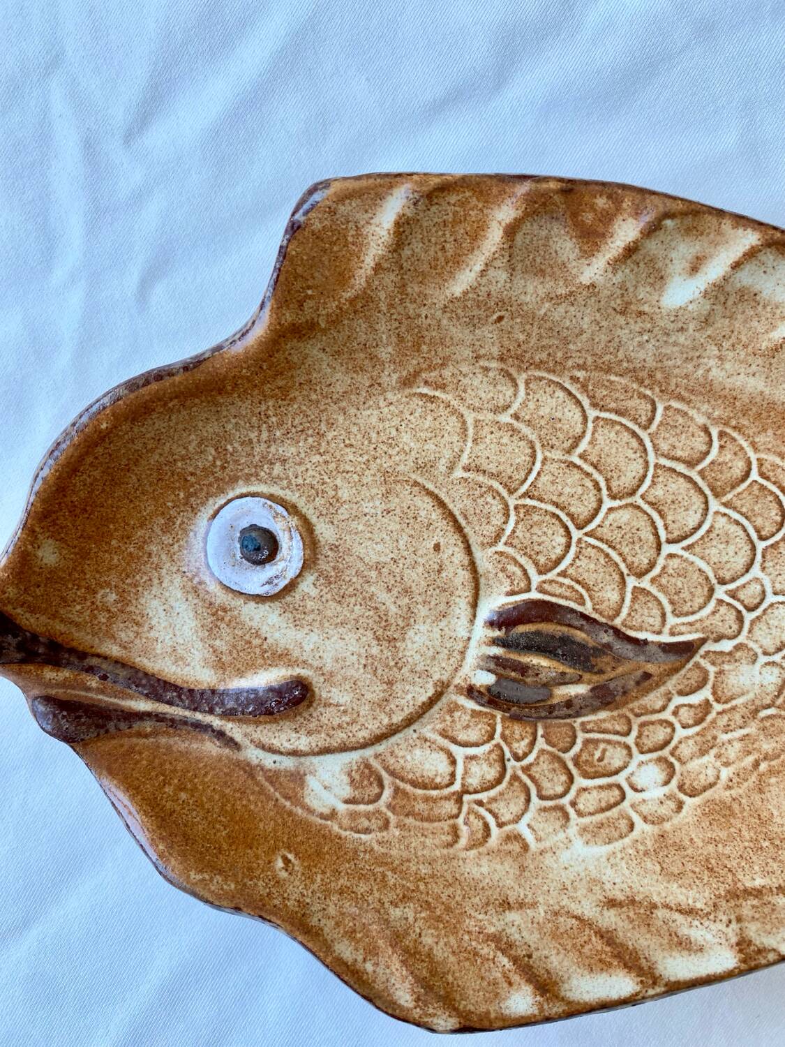 Ceramic bowl in the shape of a fish