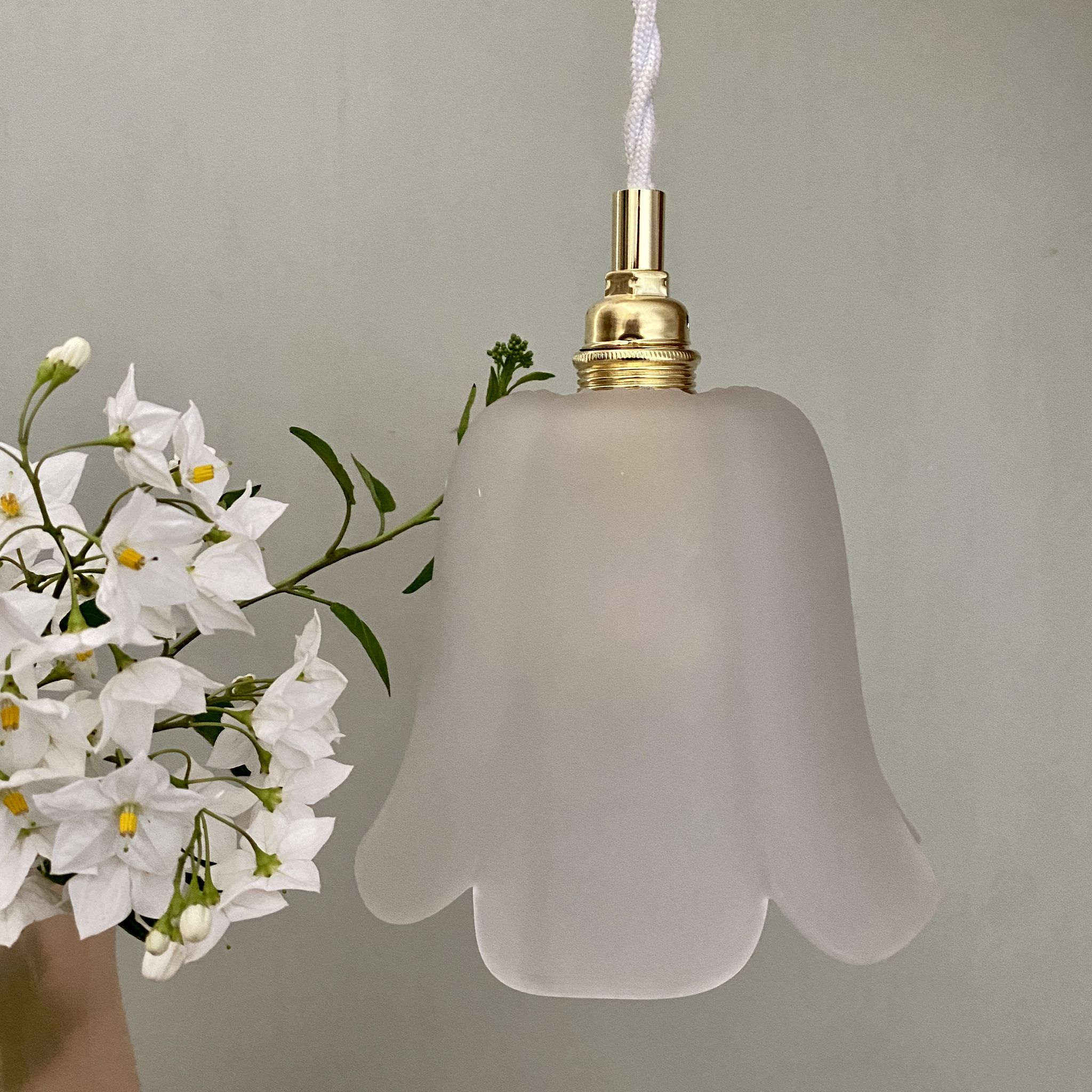 Vintage tulip pendant in frosted glass in the shape of a flower