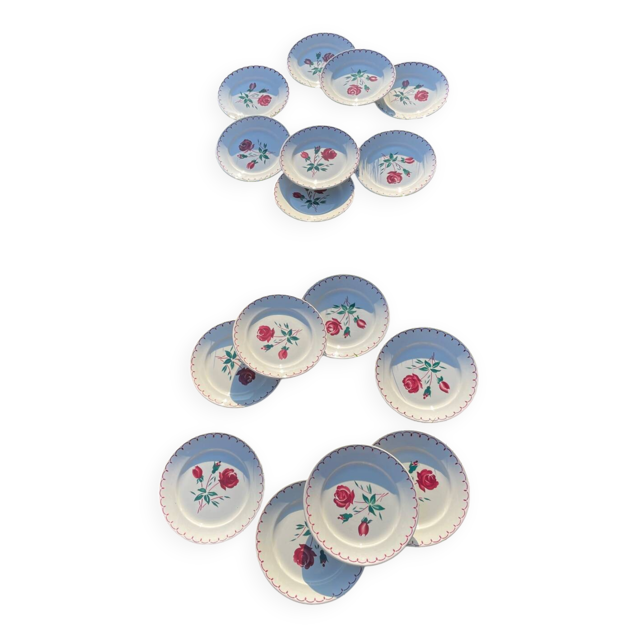 8 assiettes  plates vintage a décor de roses stylisées