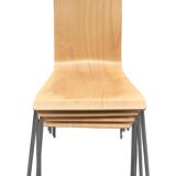 Chaise en bois avec piètement en métal