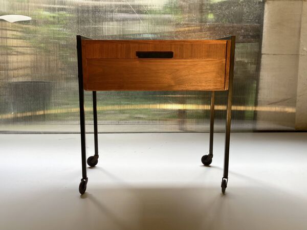 Chevet/bout de canapé/petit meuble de rangement à roulettes, 1960'