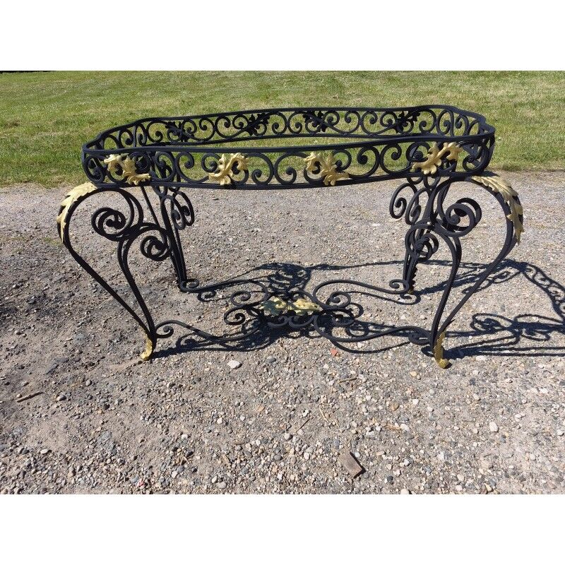 19th-century butcher's table made of wrought iron and twisted.