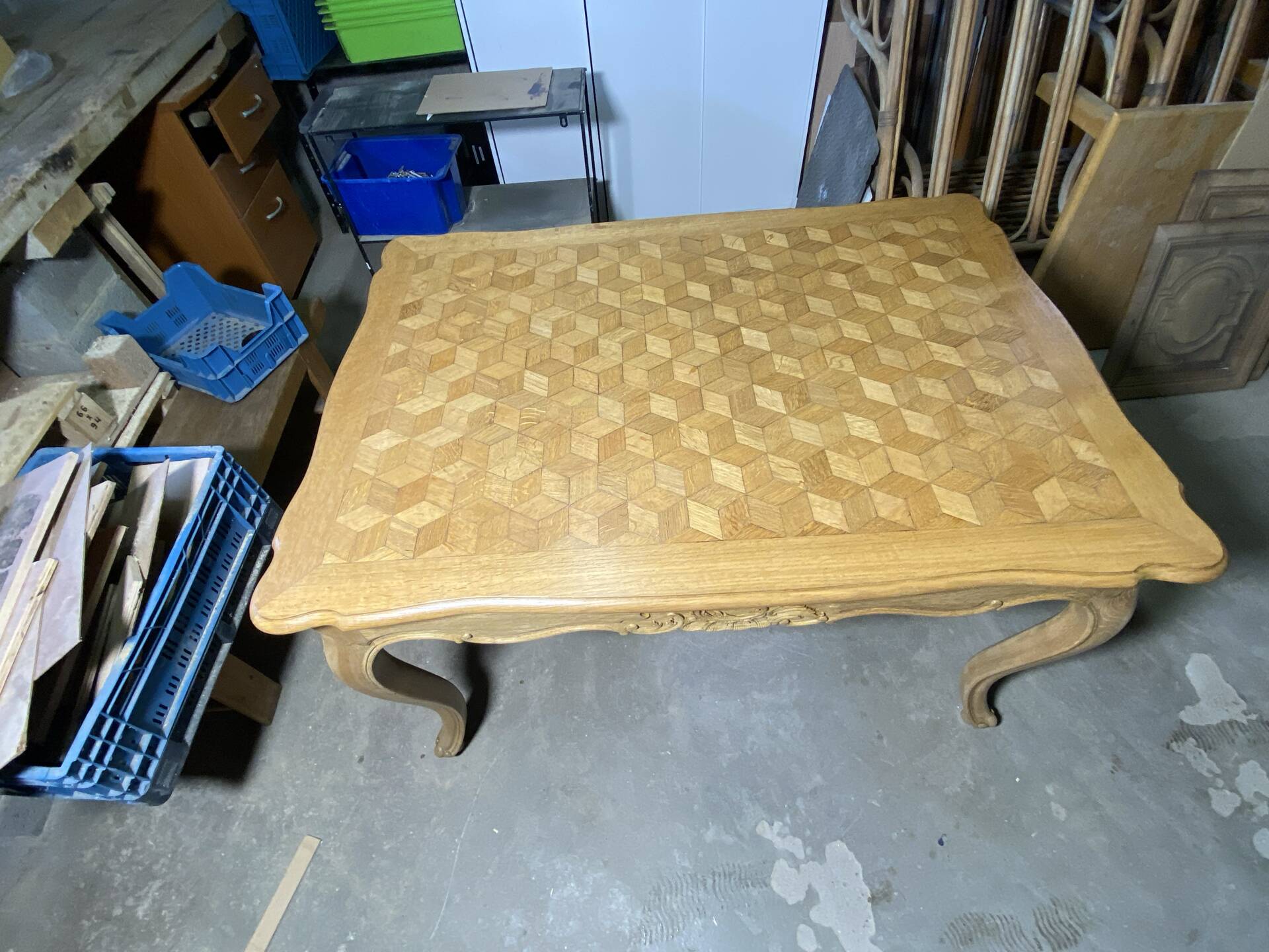 Superb Solid Oak Dining Table in Louis XV Style