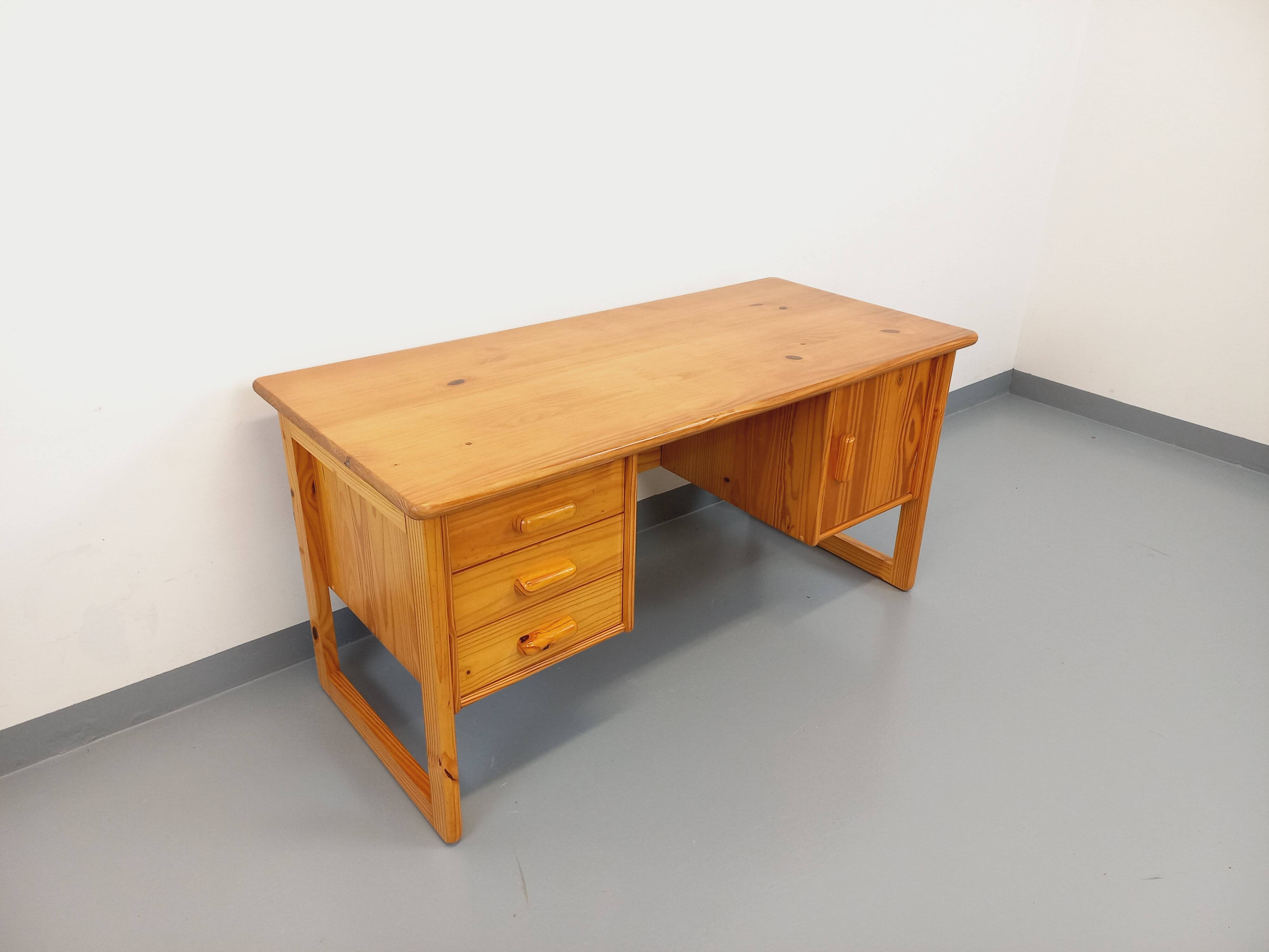 Vintage sled leg pine executive desk from the 60s-70s