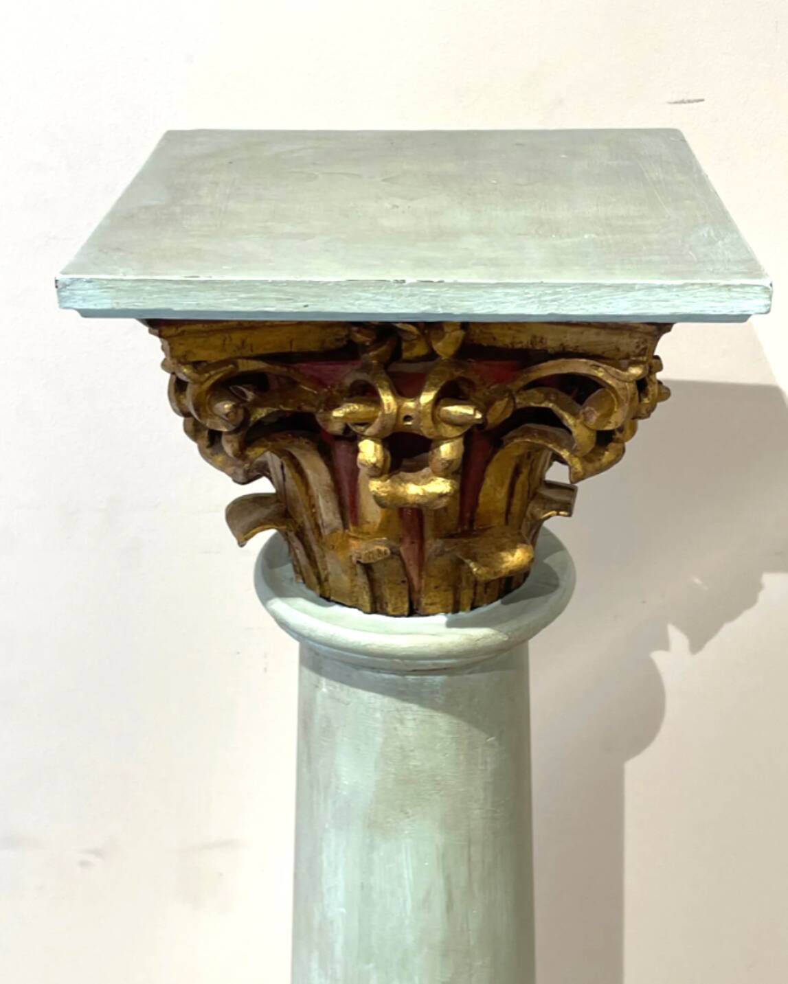 Superb patinated wooden column with Corinthian capital. late 18th century early 19th century