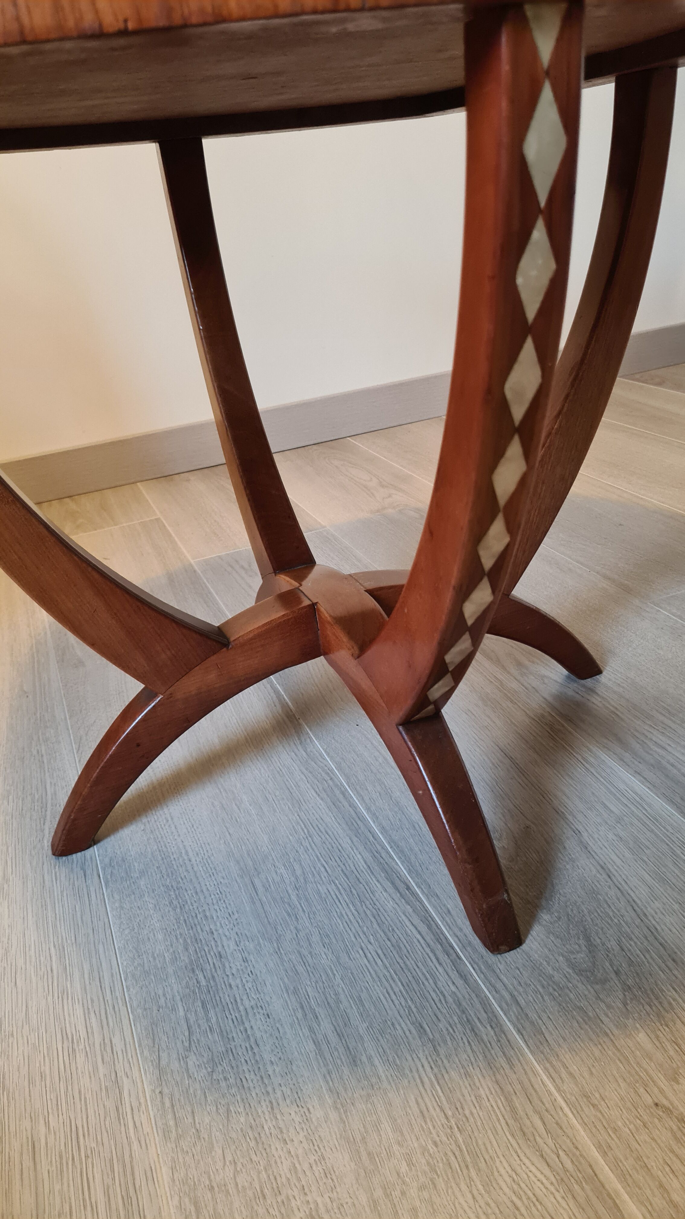 Table d'appoint art déco avec inserts de nacre