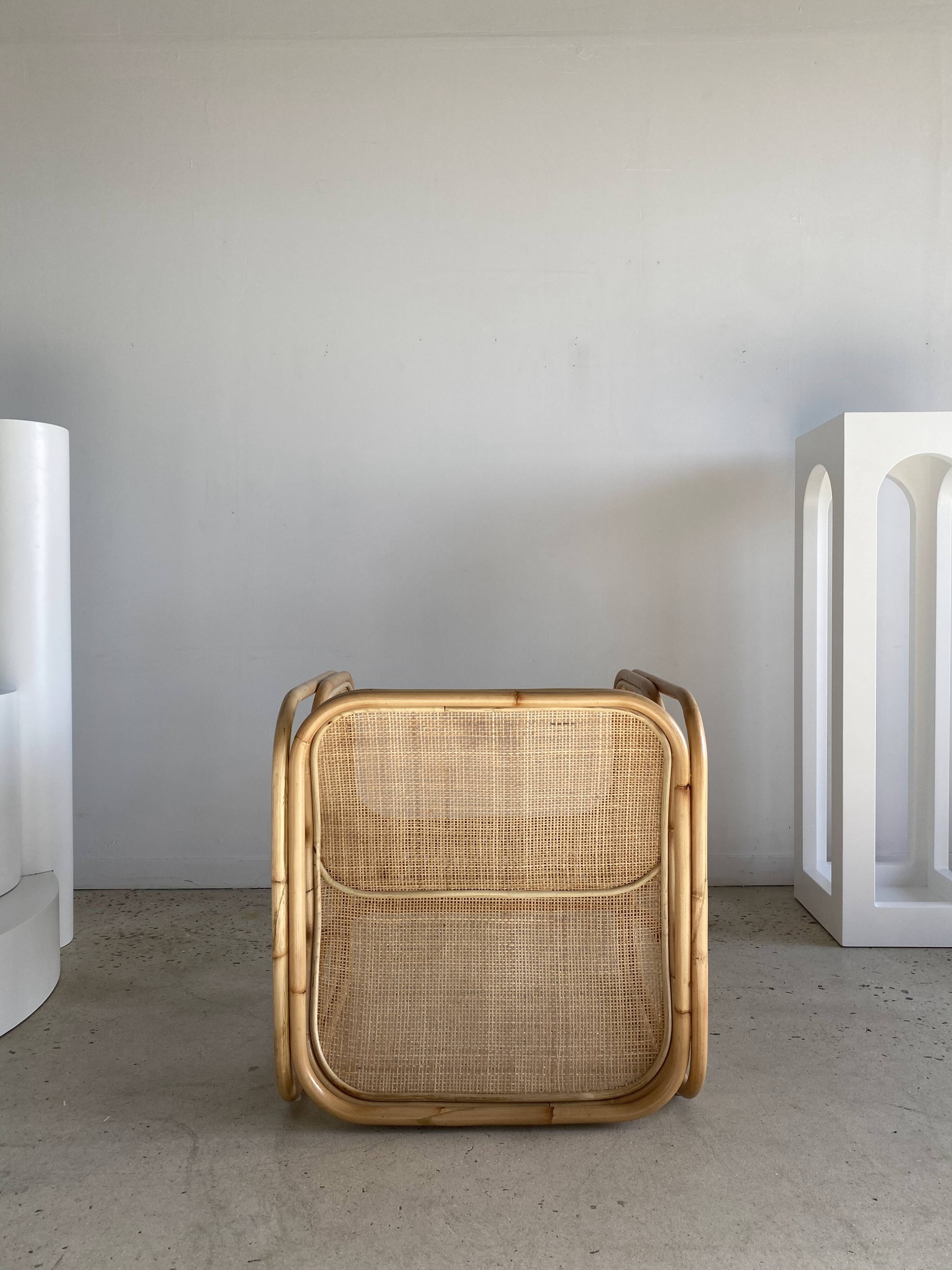 Amsterdam rattan armchair with U-shaped armrest, squared canework