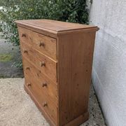 English-style chest of drawers