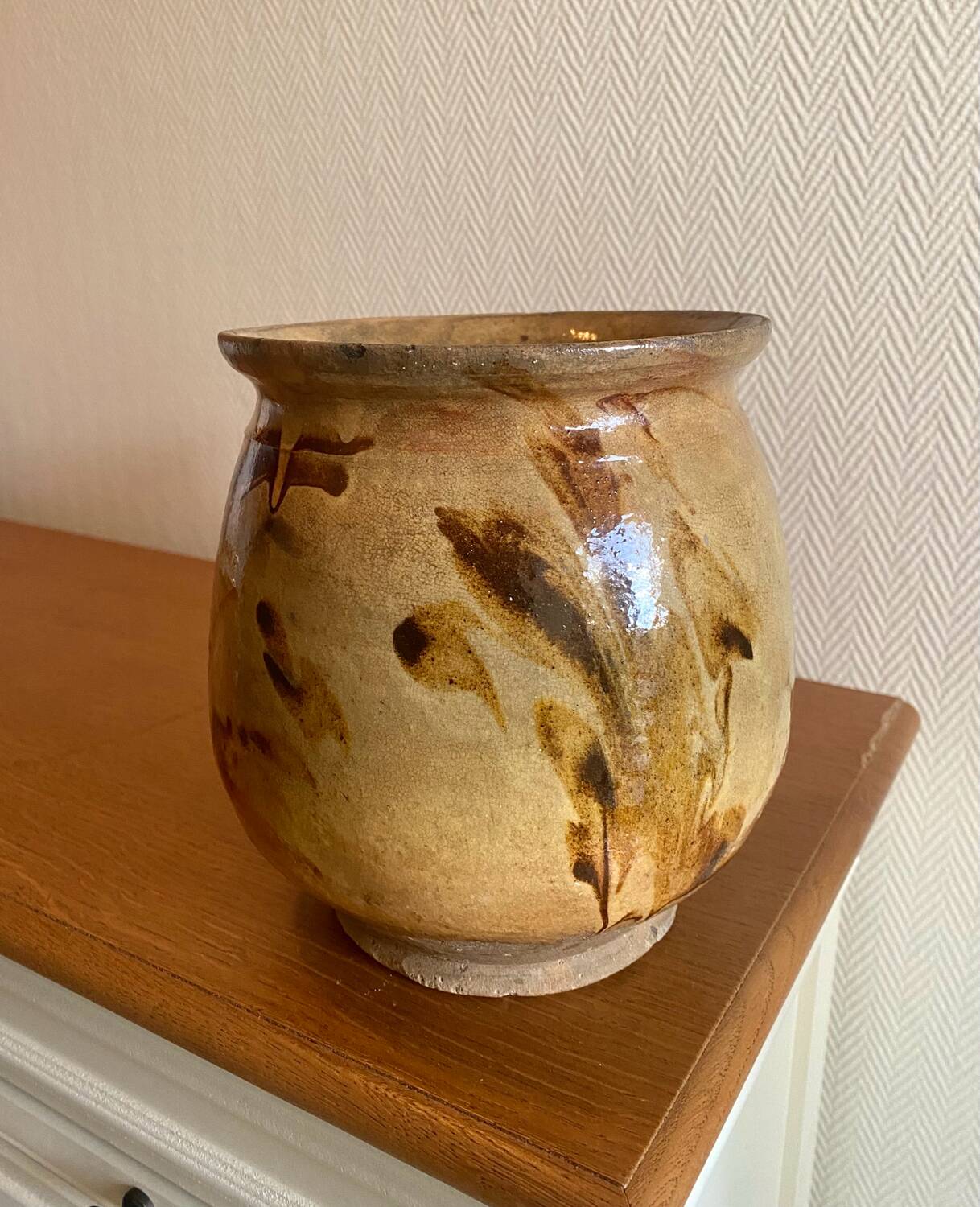 Antique glazed terracotta pot from the 19th century.