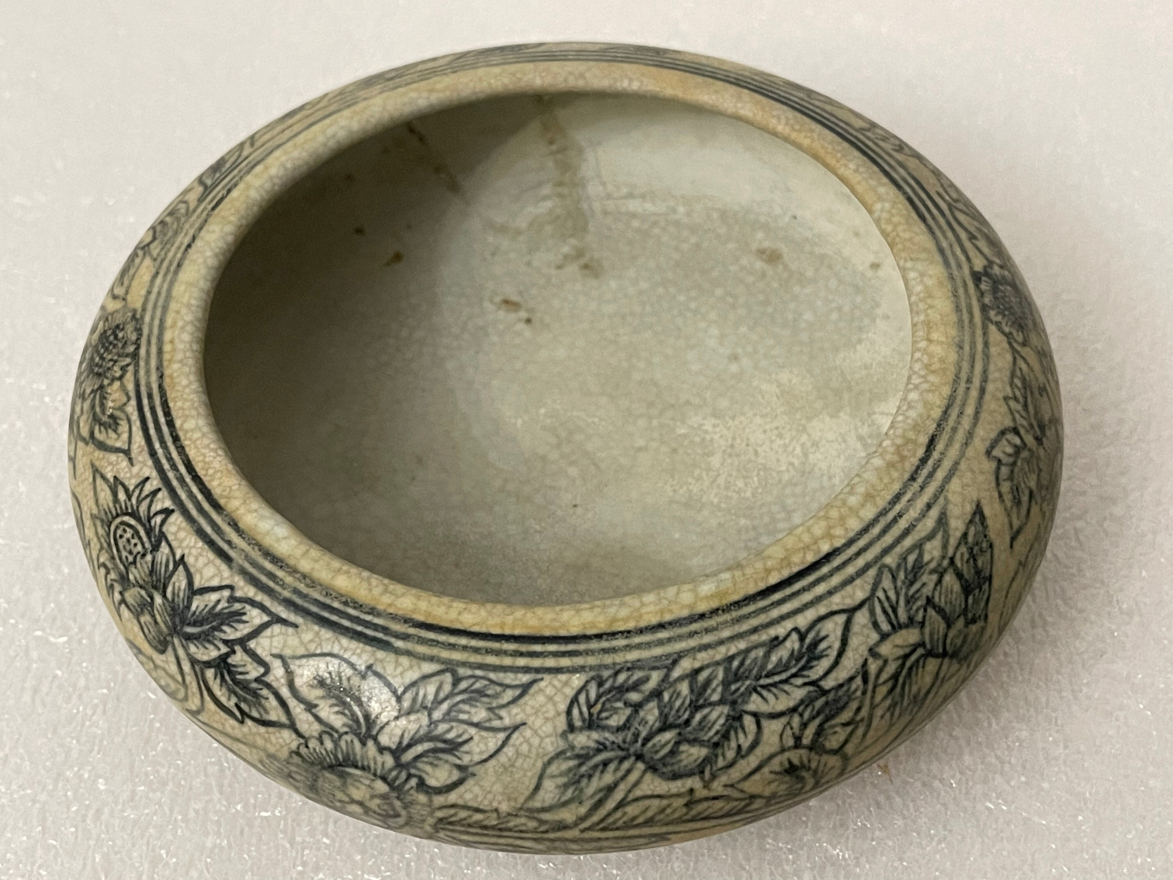 Box of Vietnam later Le dynasty XV or XVI