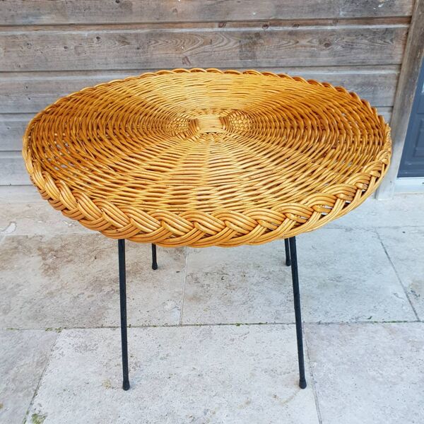 Table basse en métal et rotin