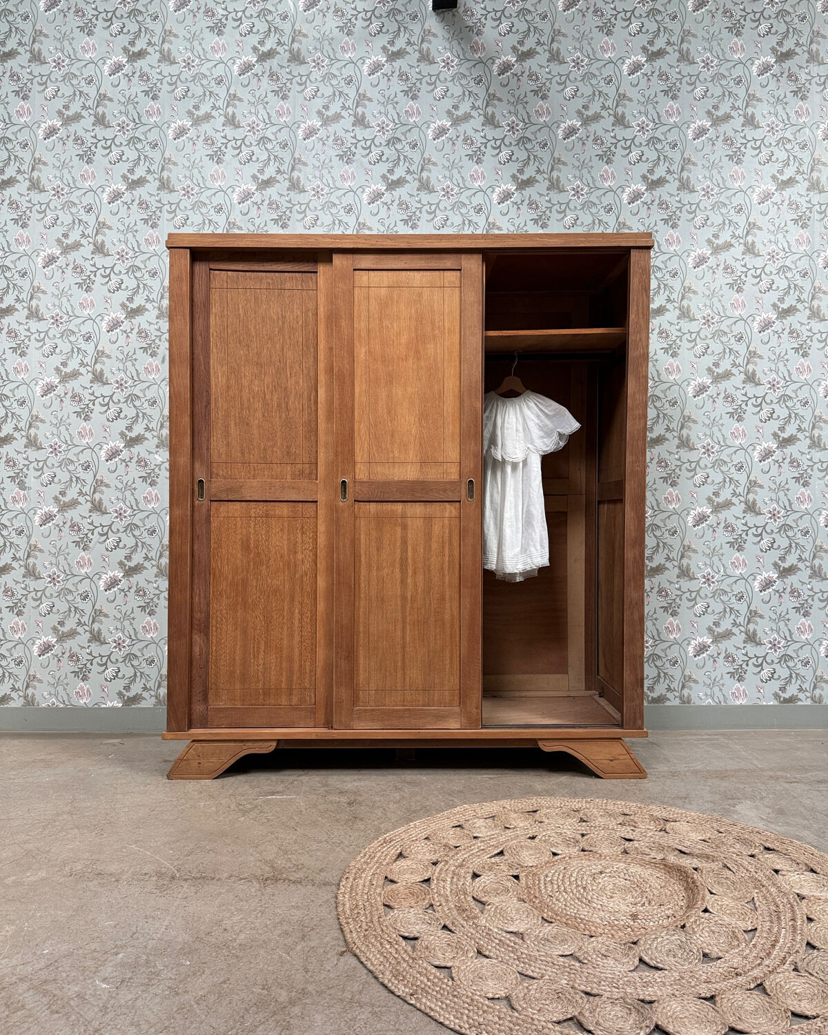 Parisian wardrobe with sliding doors (renovated)