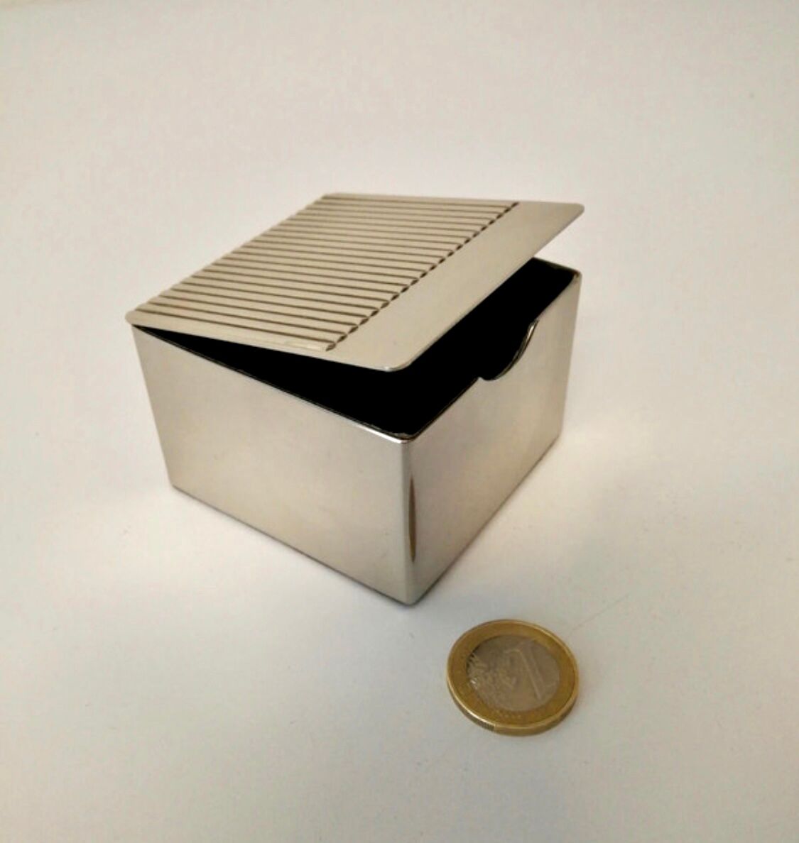 Boîte en acier design vintage 1970