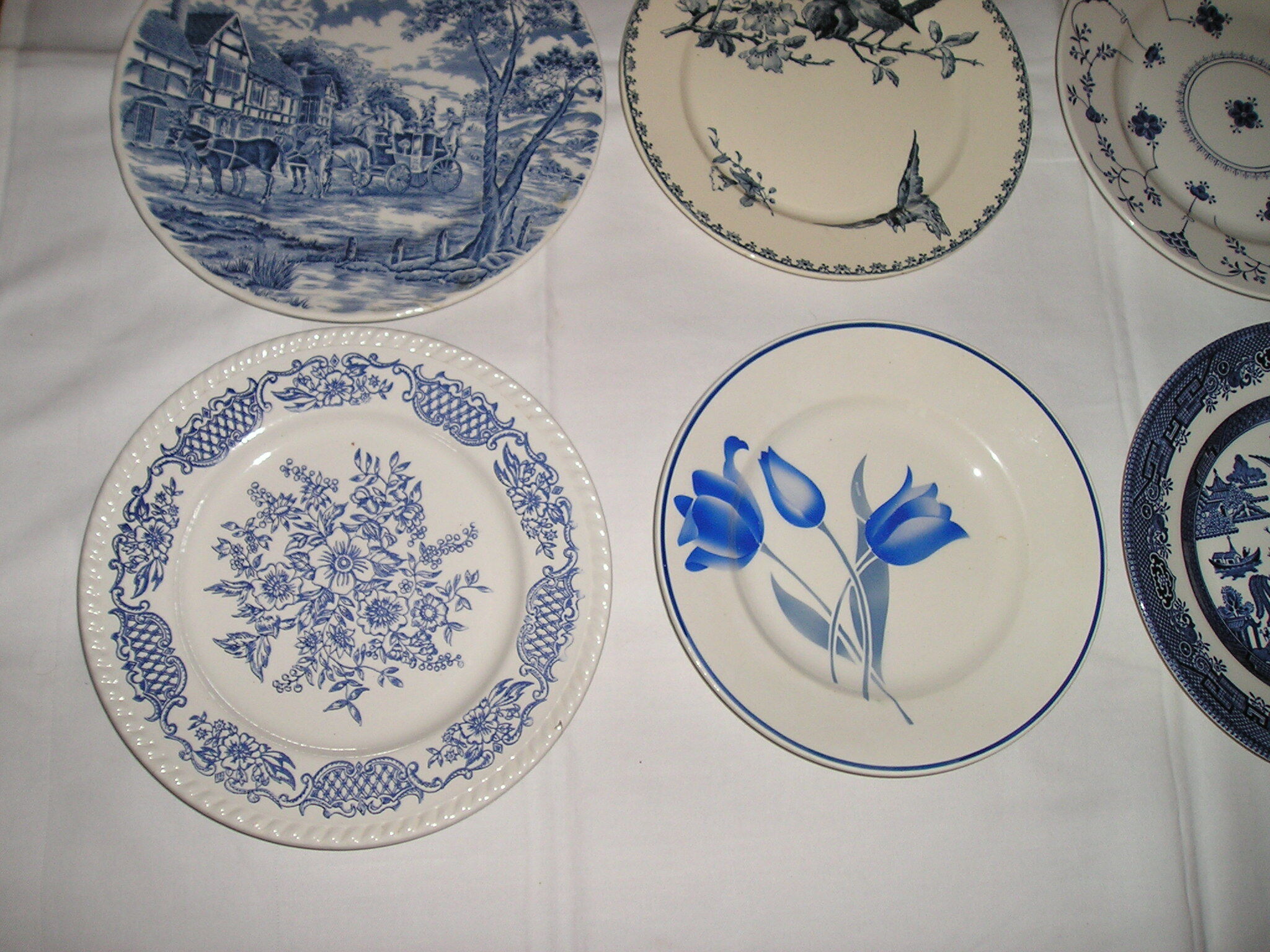 Lot de 12 assiettes plates différentes