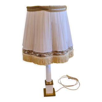 Lampe de table classique avec éléments plaqués albâtre et or. À partir des années 1950/60.
