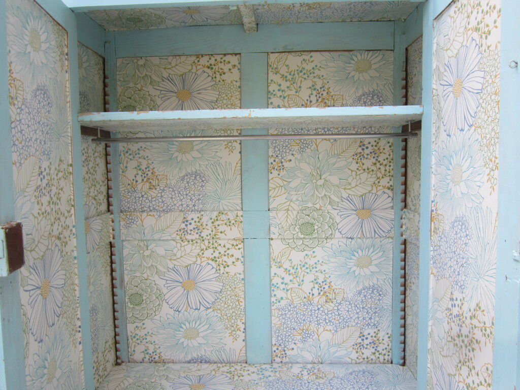 Small Paris wardrobe