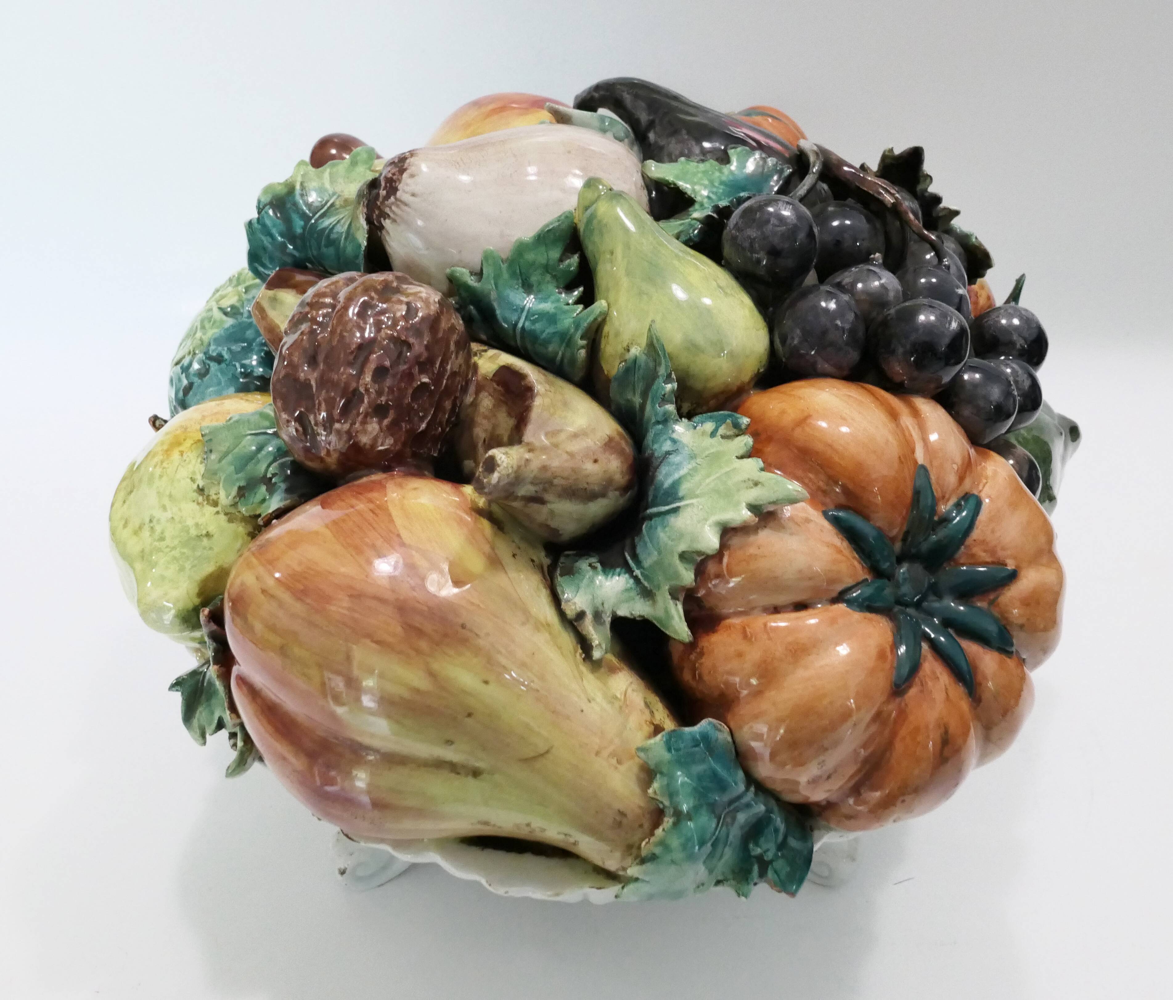 Coupe fruits et légumes en trompe l'oeil en céramique fin 19e