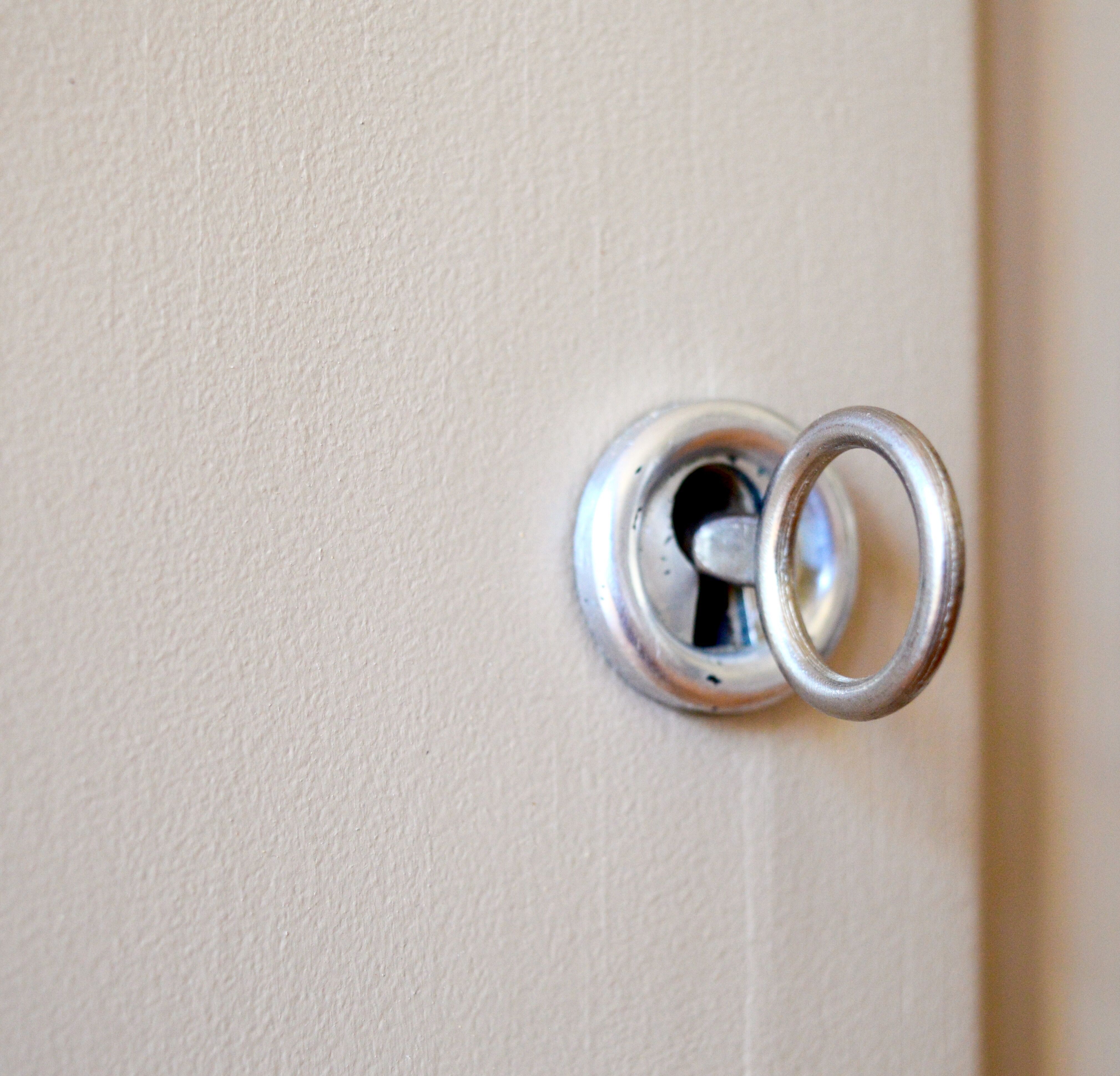 Asymmetrical cabinet