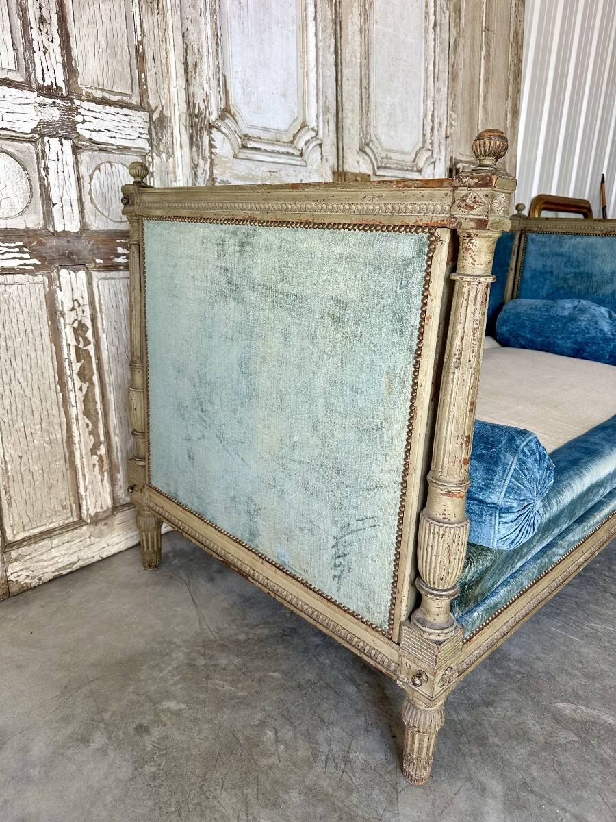 Louis XVI daybed circa 1800