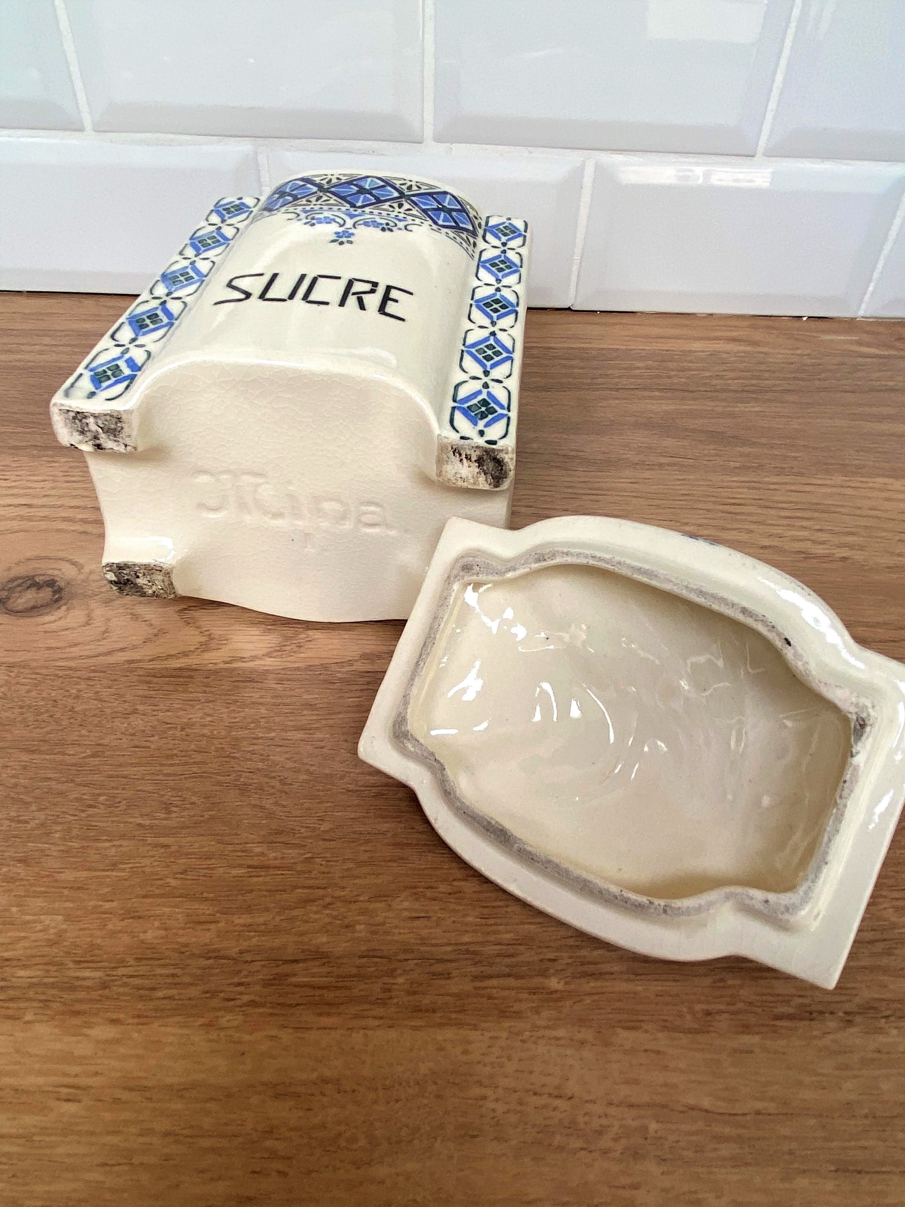 Spice pot in earthenware