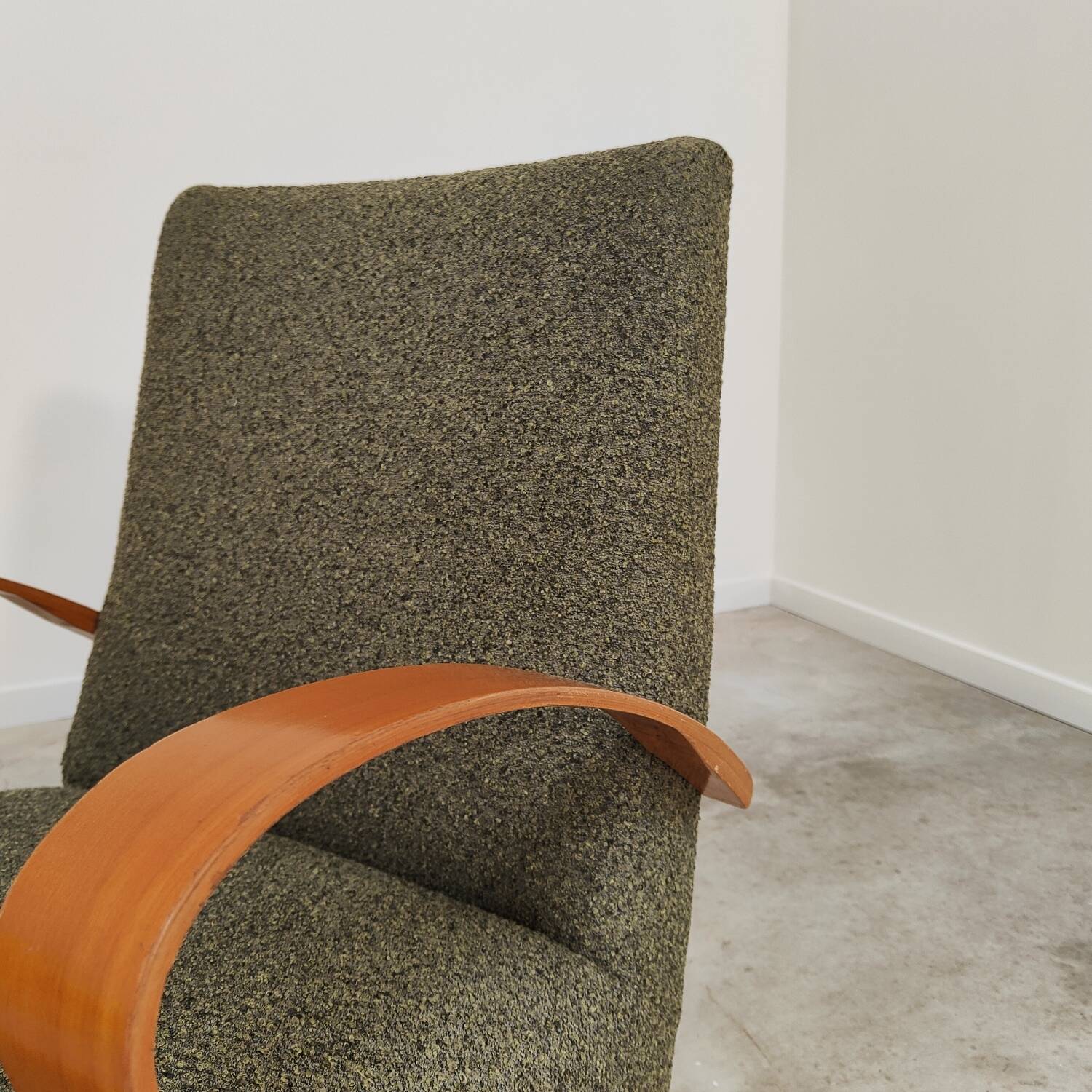 Pair of lounge chairs restored by Frantisek Jirak for Tatra