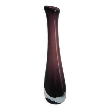 Ancien vase soliflore en verre violet