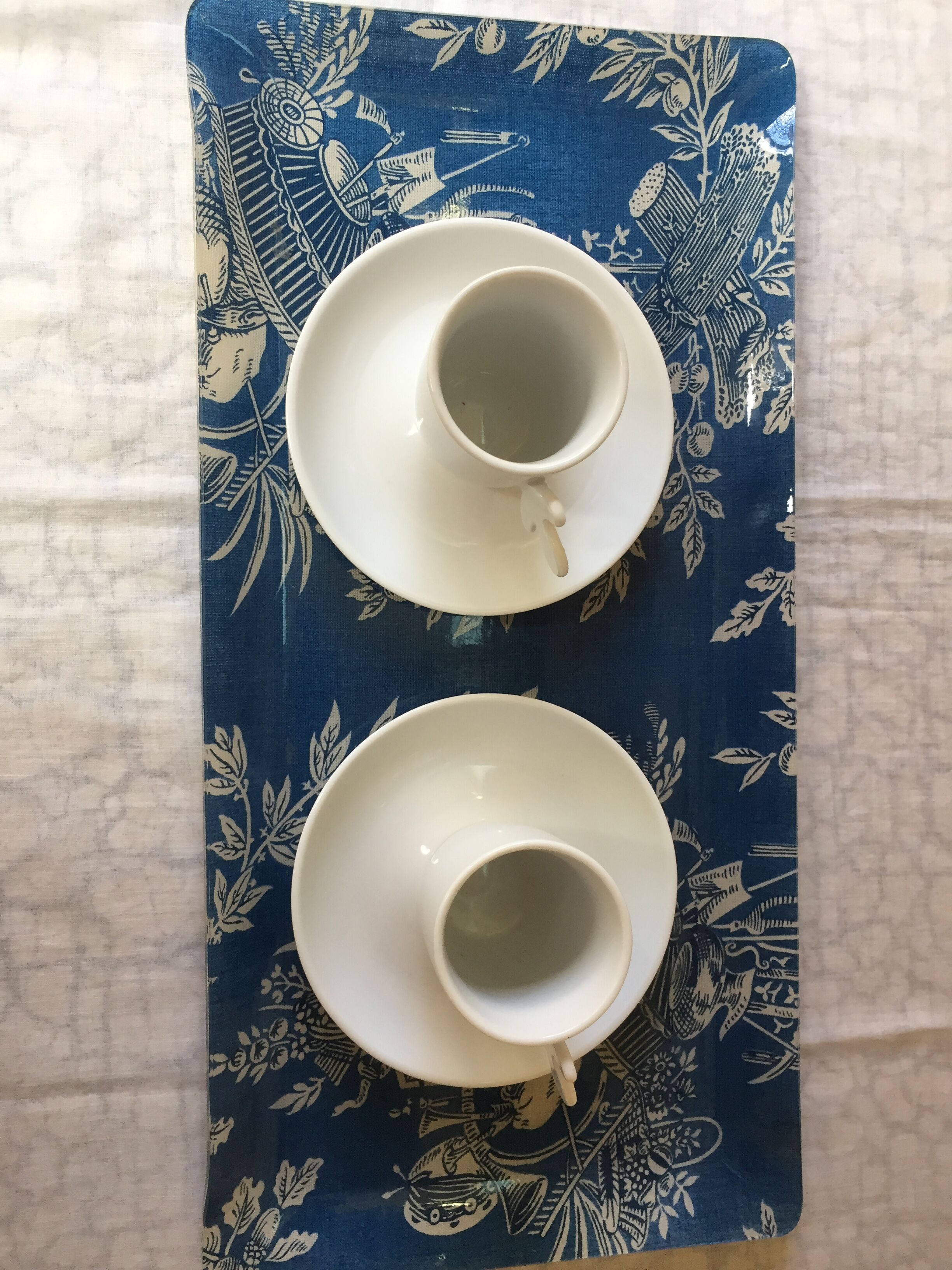 Duo of cups and under cups with white porcelain coffee S-P