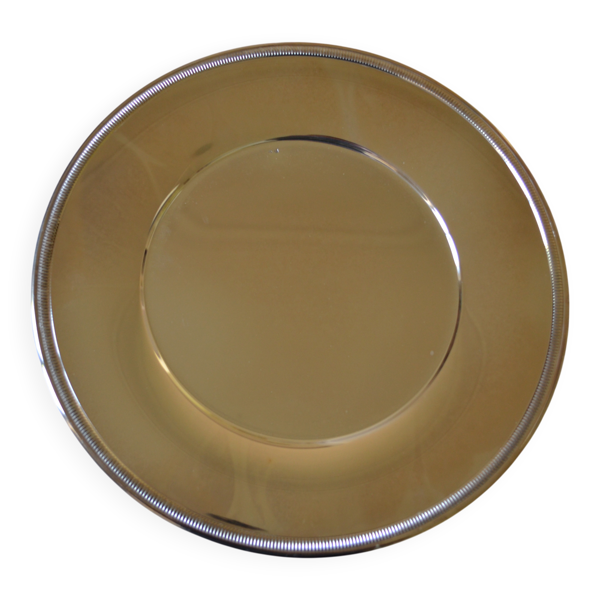 Round silver-plated serving plate or dish, diameter 30 cm.