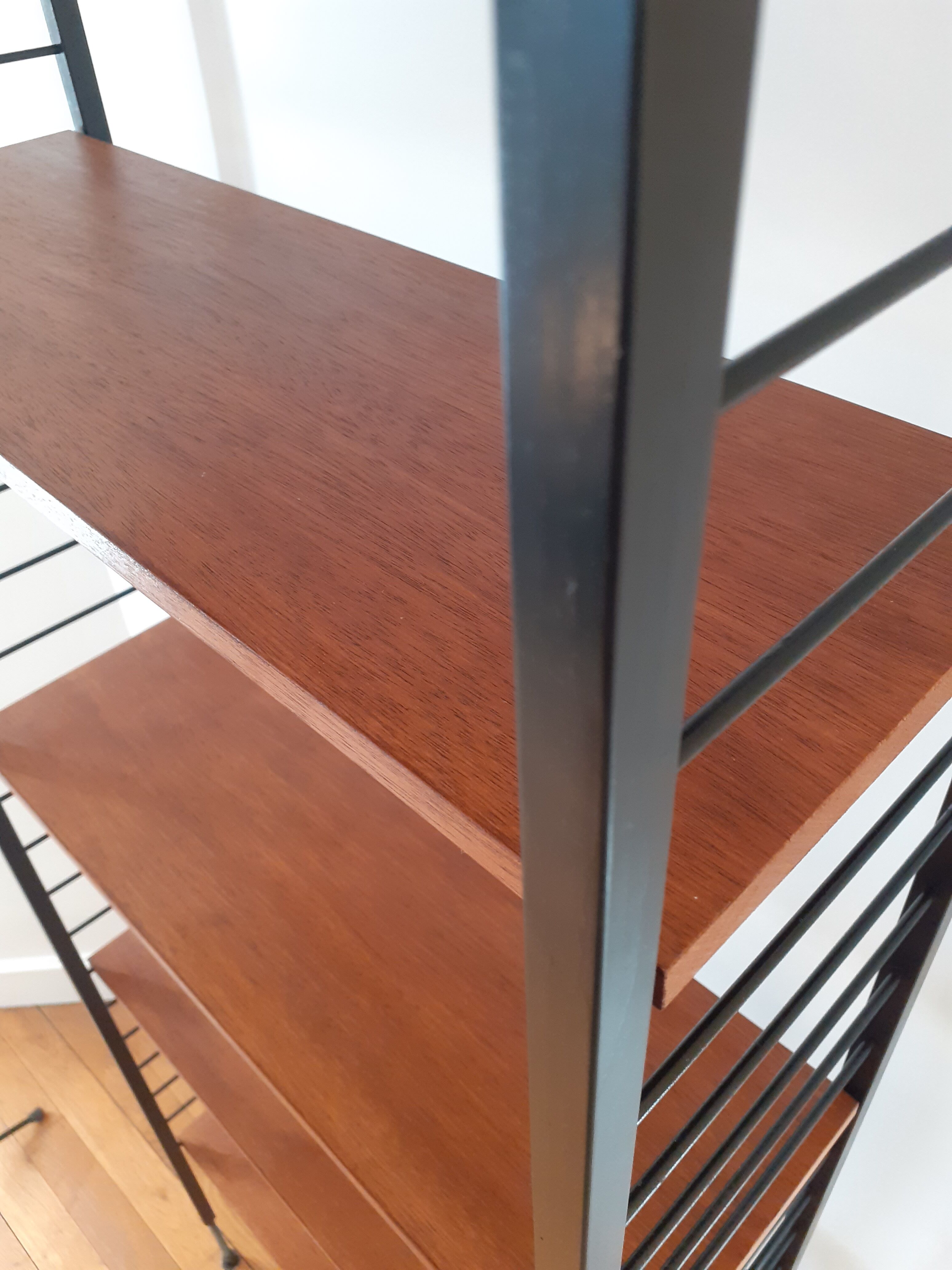 Flexible library, teak and metal