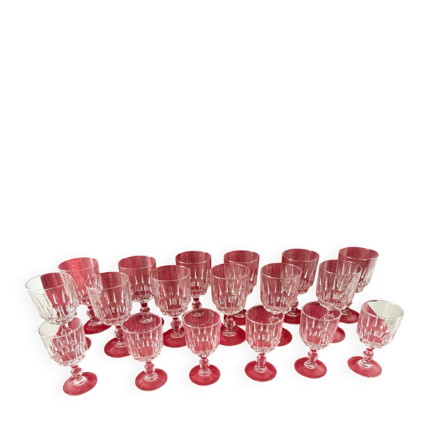 Superbe lot de 18 verres Cristal d’Arques – 12 verres à vin + 6 verr