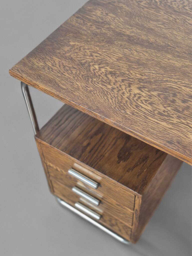 Bureau en noyer style Bauhaus Tchèque 1930s