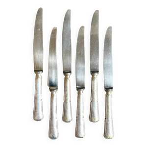6 couteaux en métal
