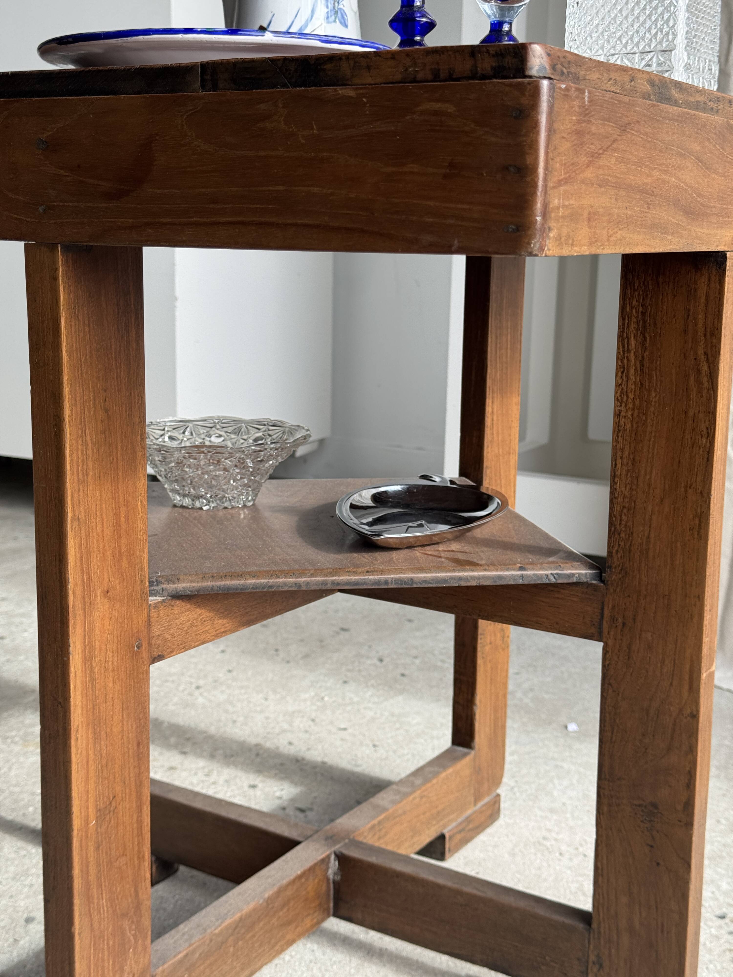 Small glass dish with vintage diamond points, a sparkle.