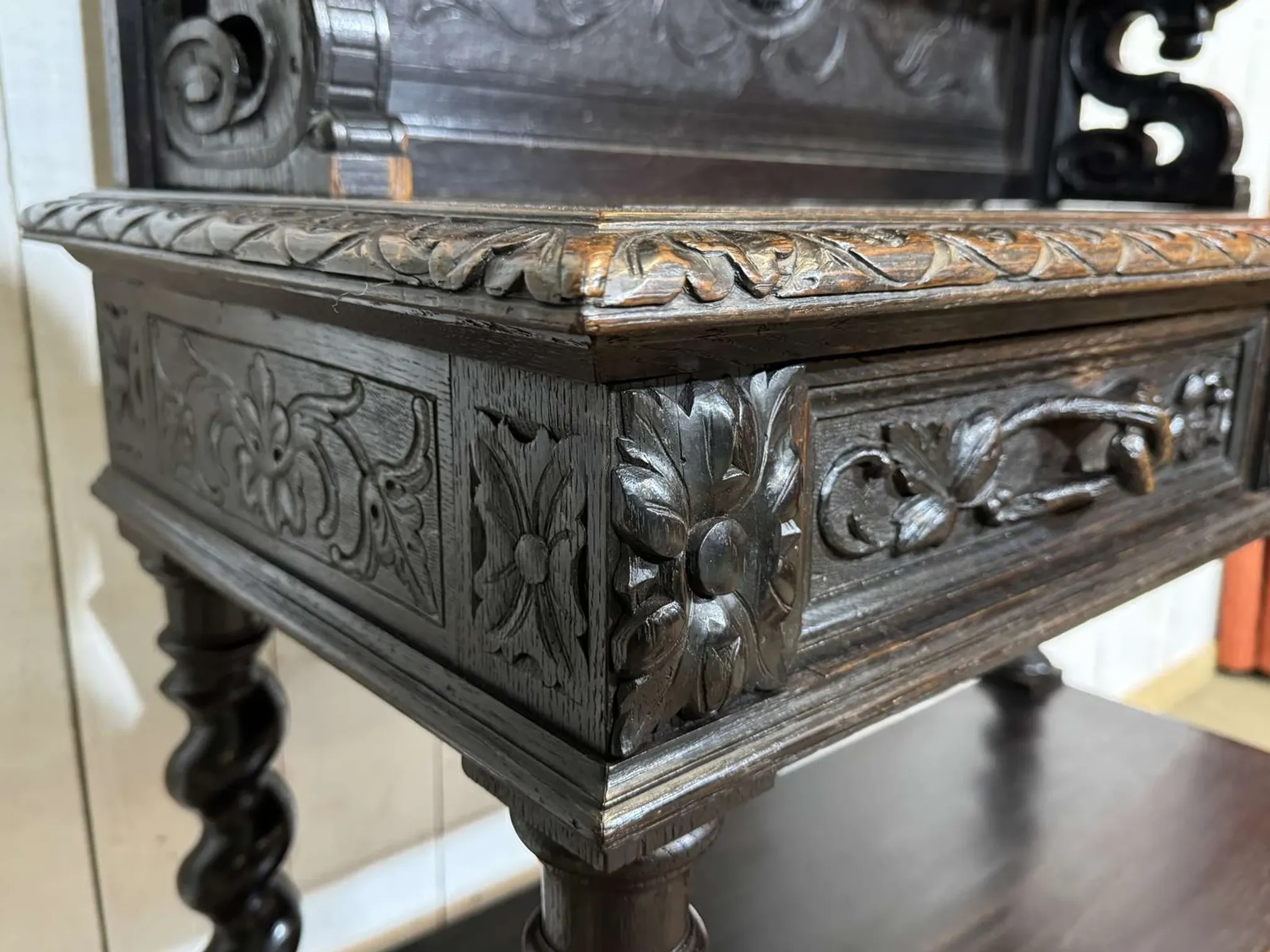 Dessert in oak from the late 19th century in the Henri II style.