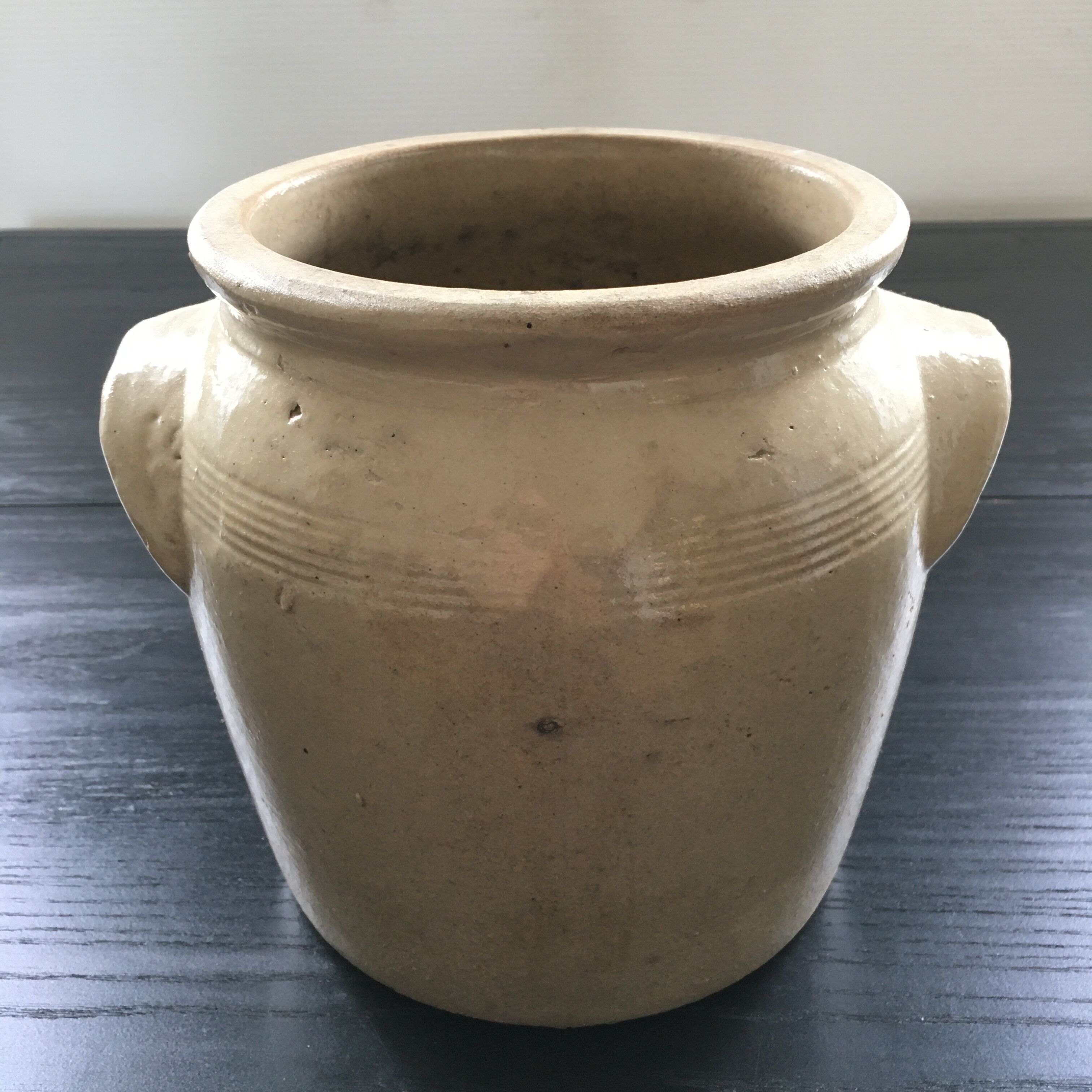 Beige stoneware plant pot/cachepot