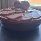 Pie dish / Tatin with a trompe-l'œil lid in slipware – Apple decoration